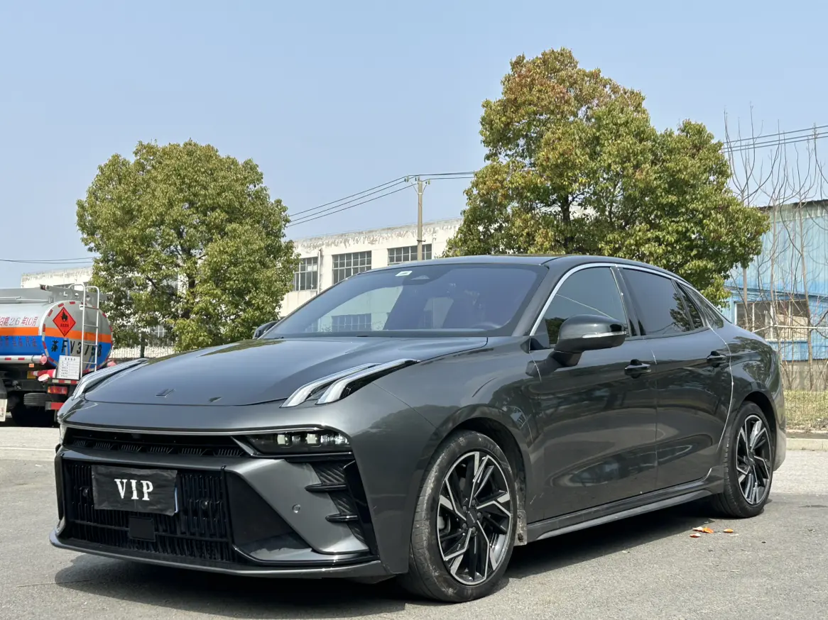 Lynk & Co 03