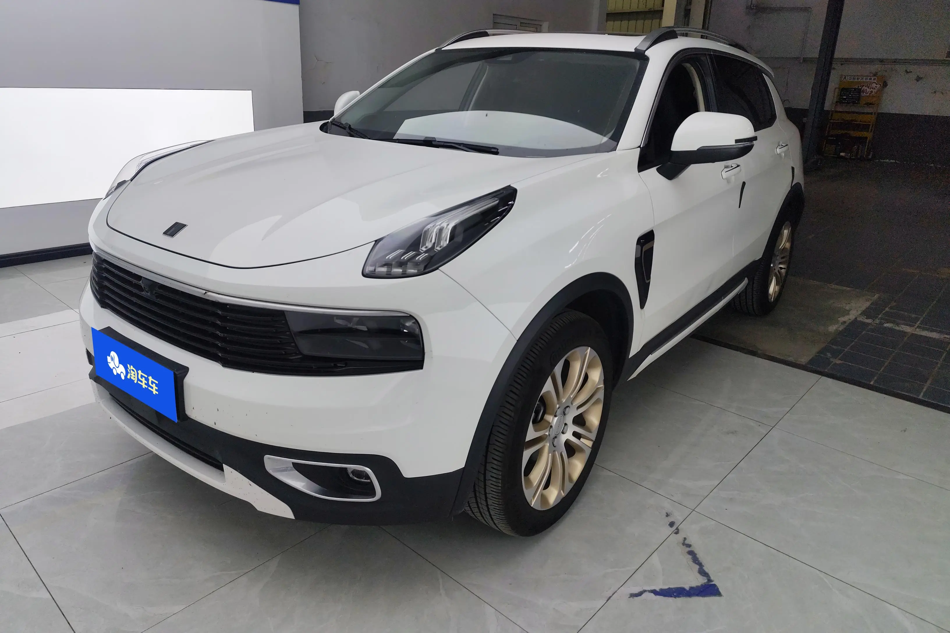 Lynk & Co 01