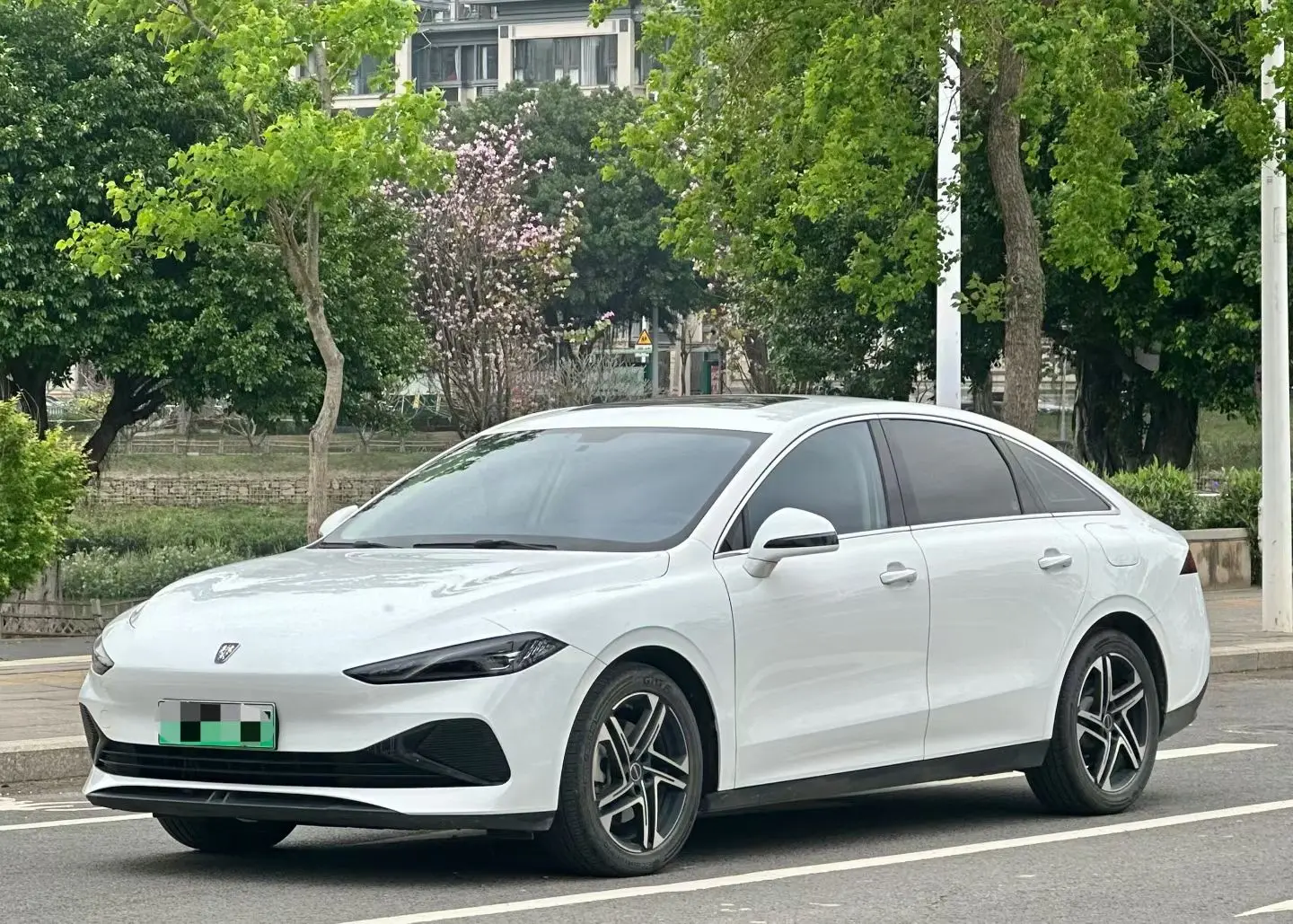 Roewe D7 DMH