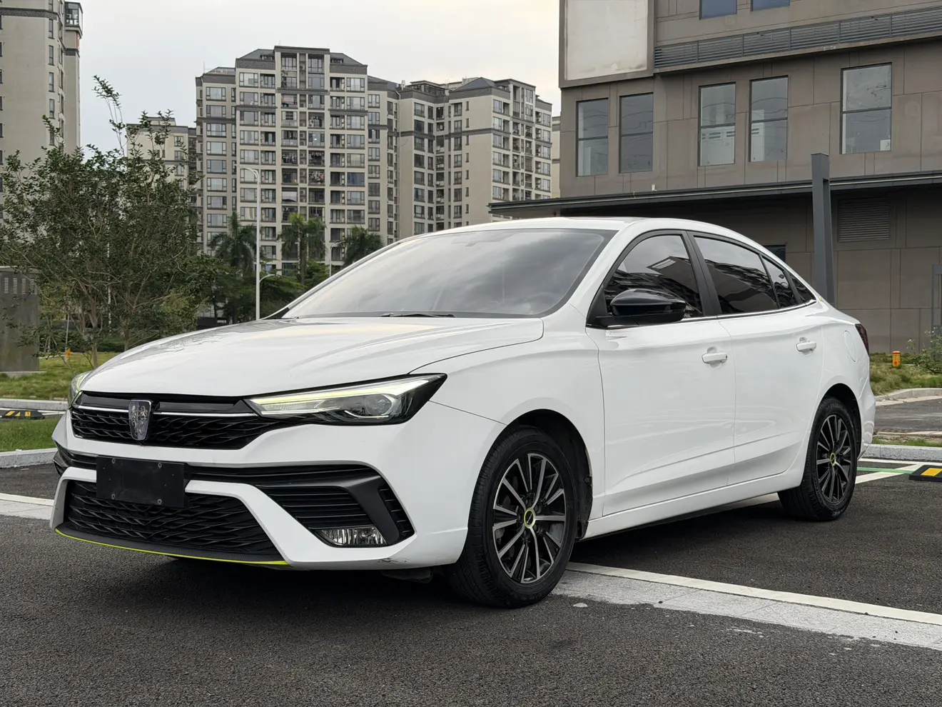 Roewe i5