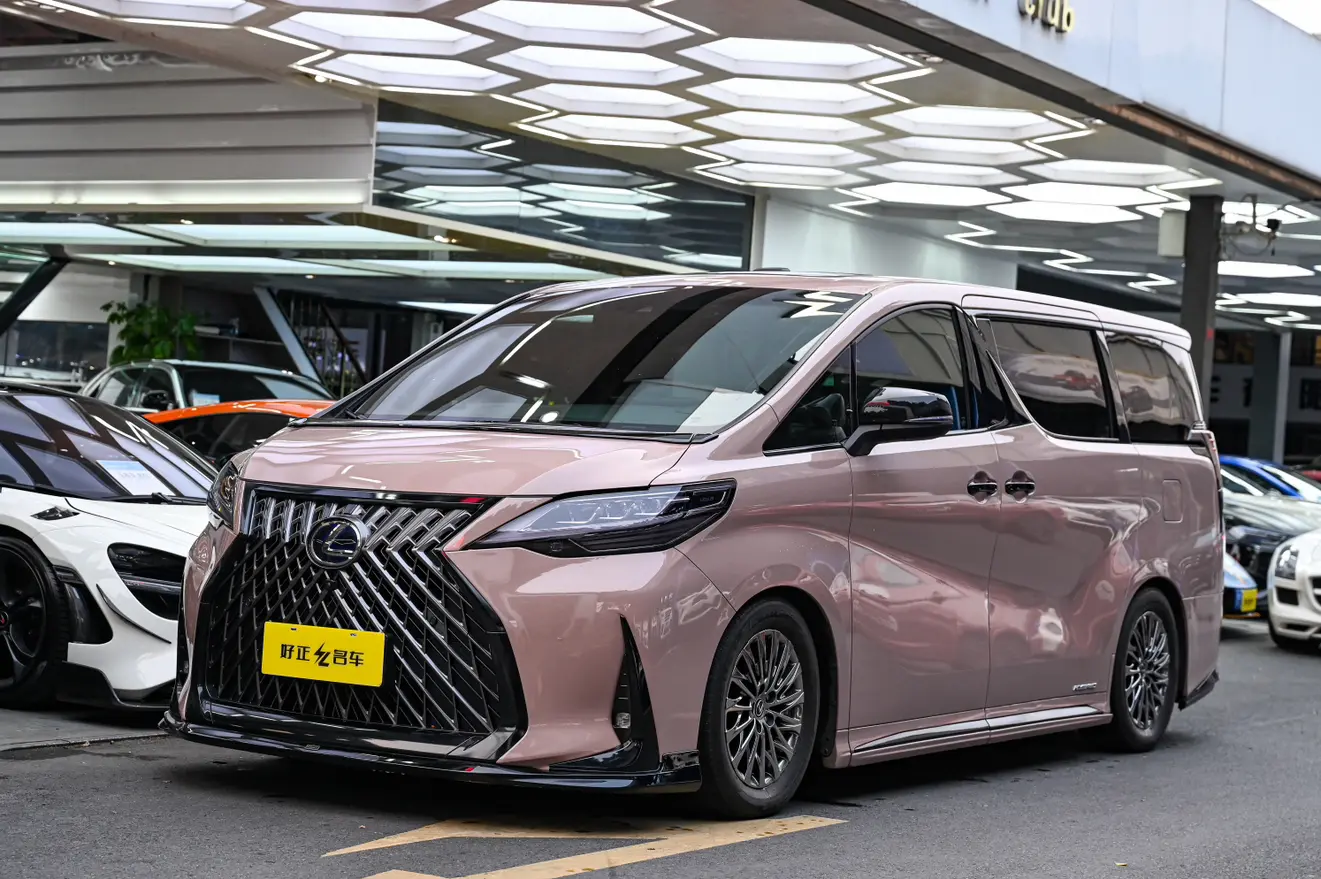Lexus LM