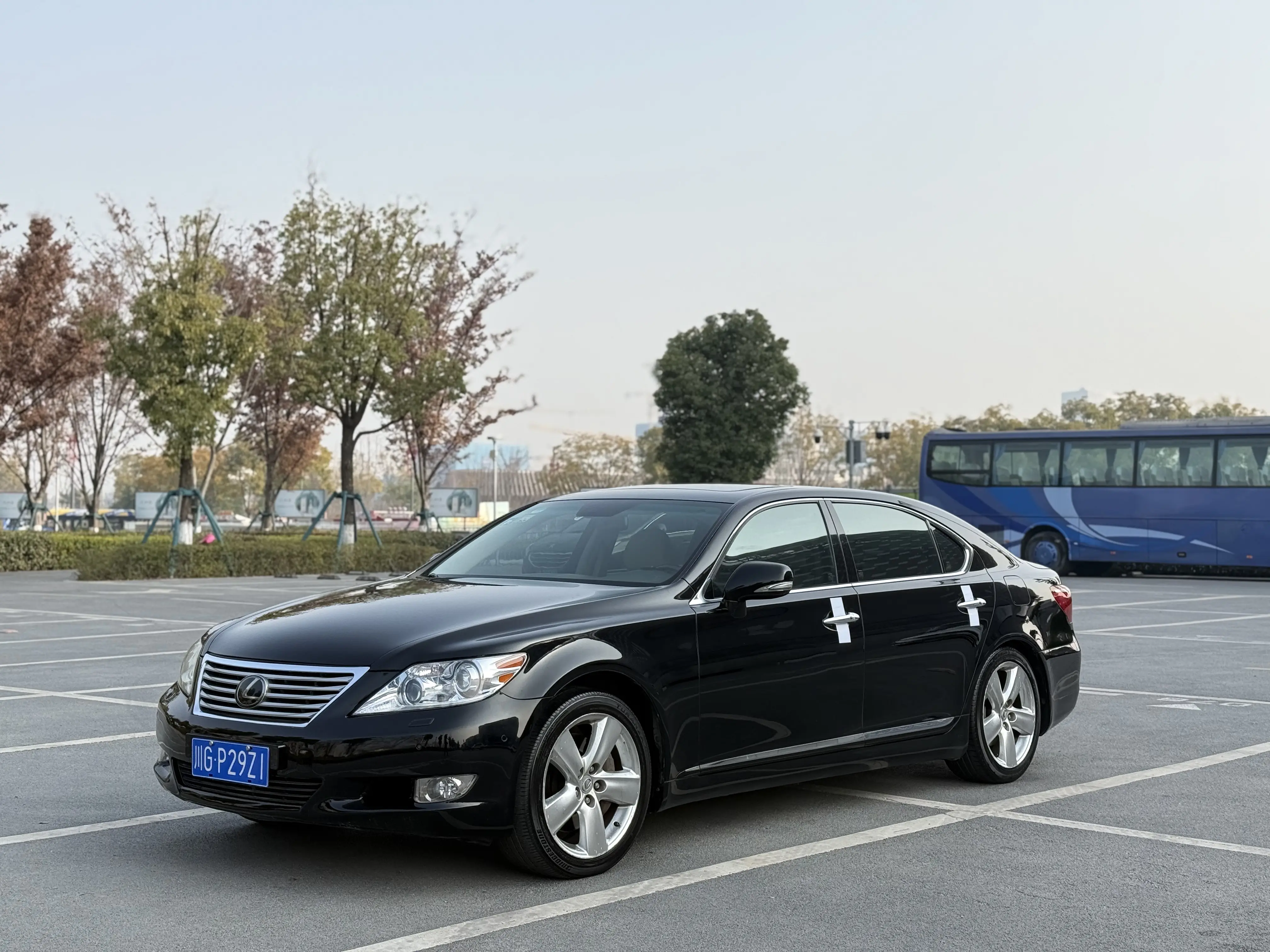 Lexus LS