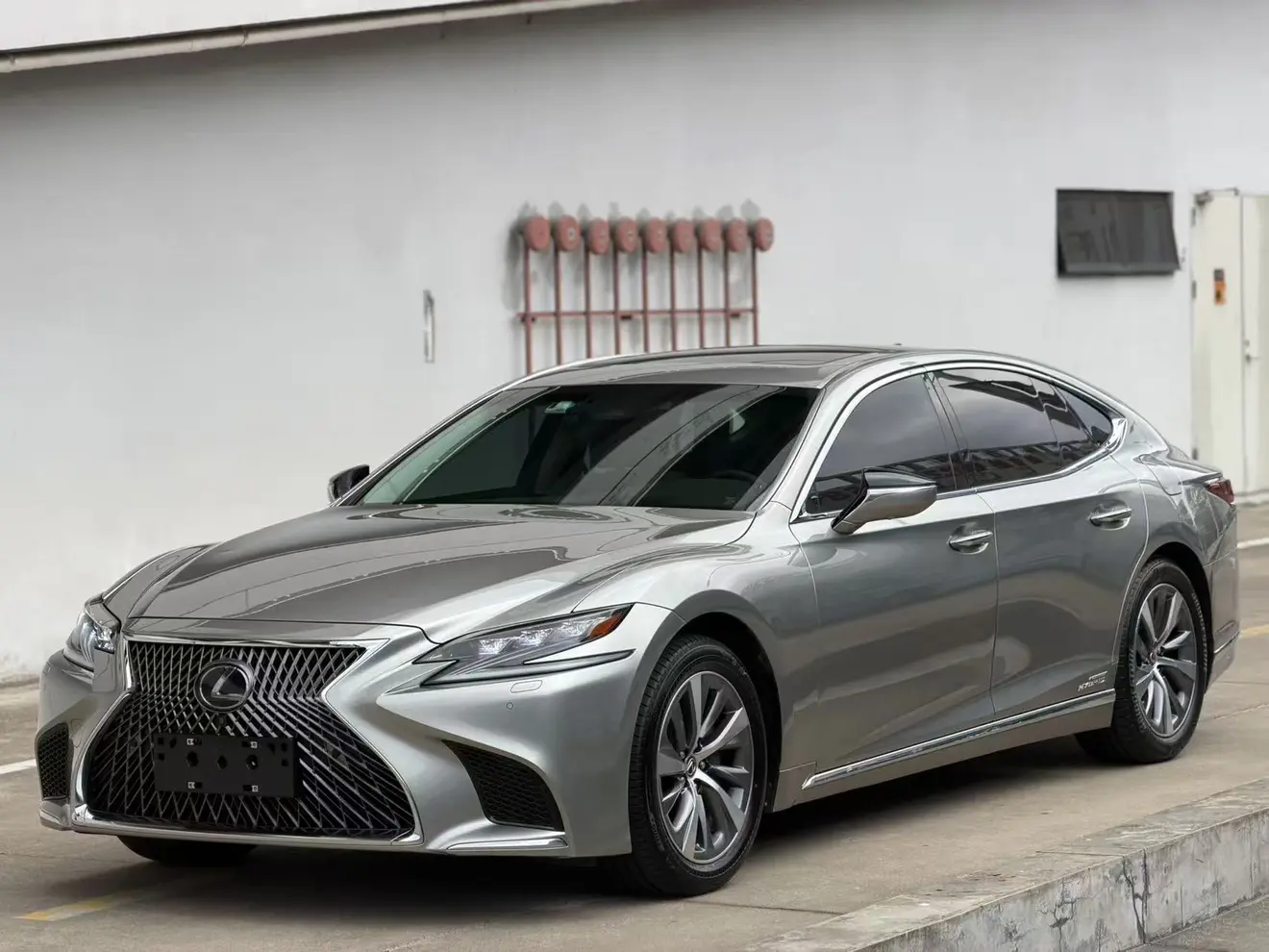 Lexus LS