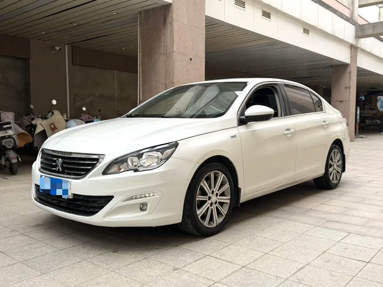 Peugeot 408