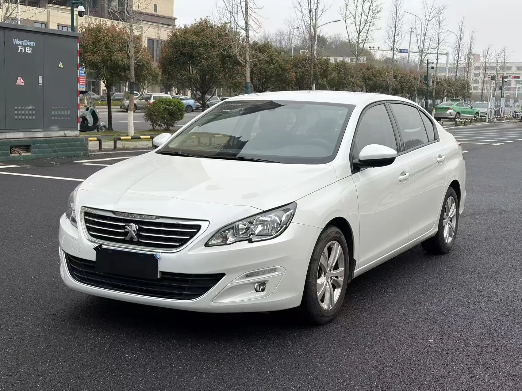 Peugeot 408
