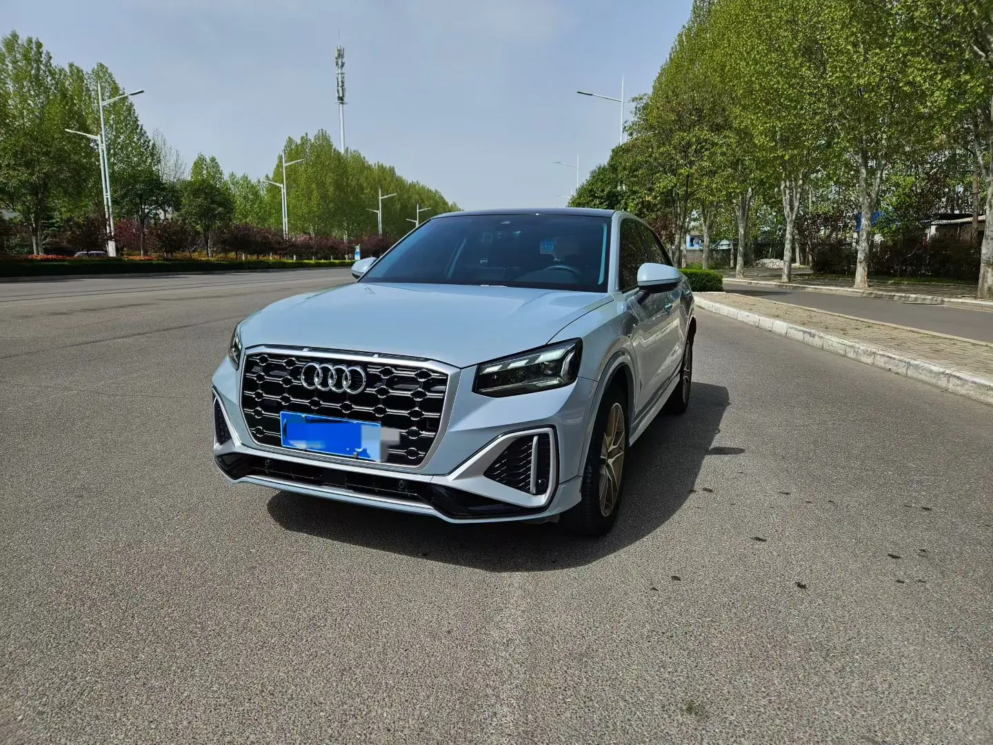 Audi Q2L