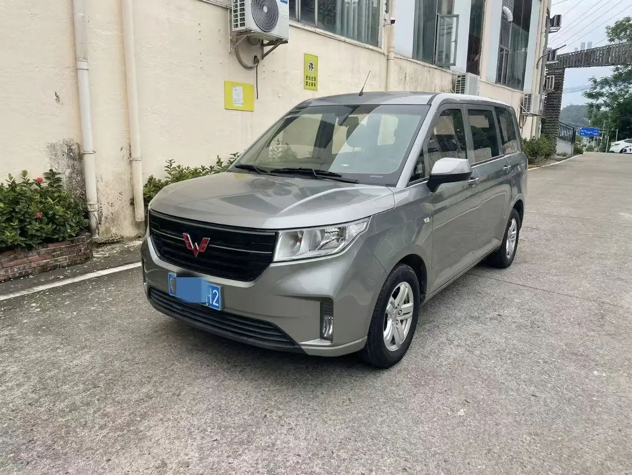 Wuling Hongguang PLUS