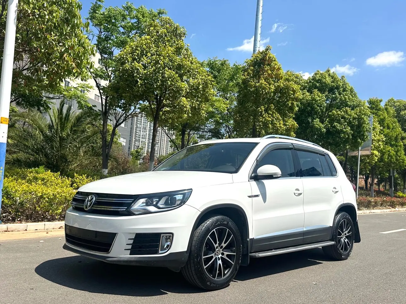 Volkswagen Tiguan (Tharu)
