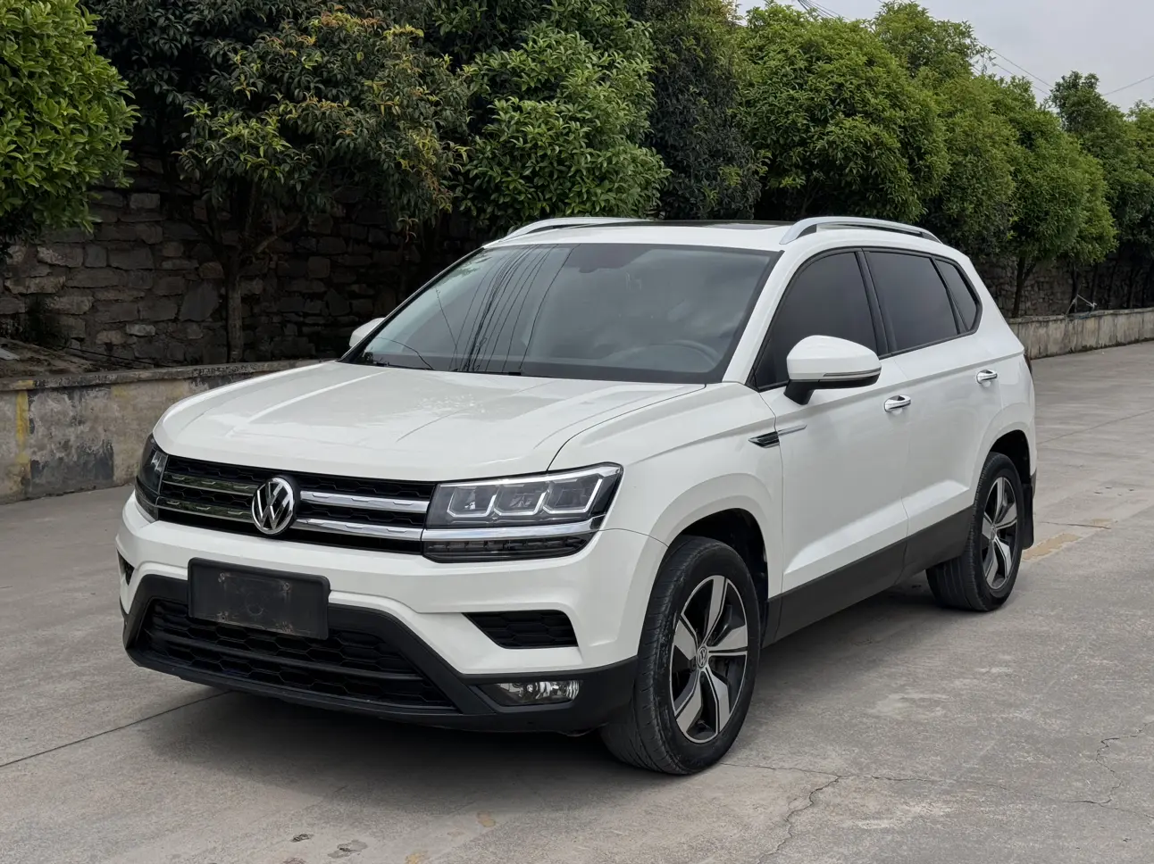 Volkswagen Tharu