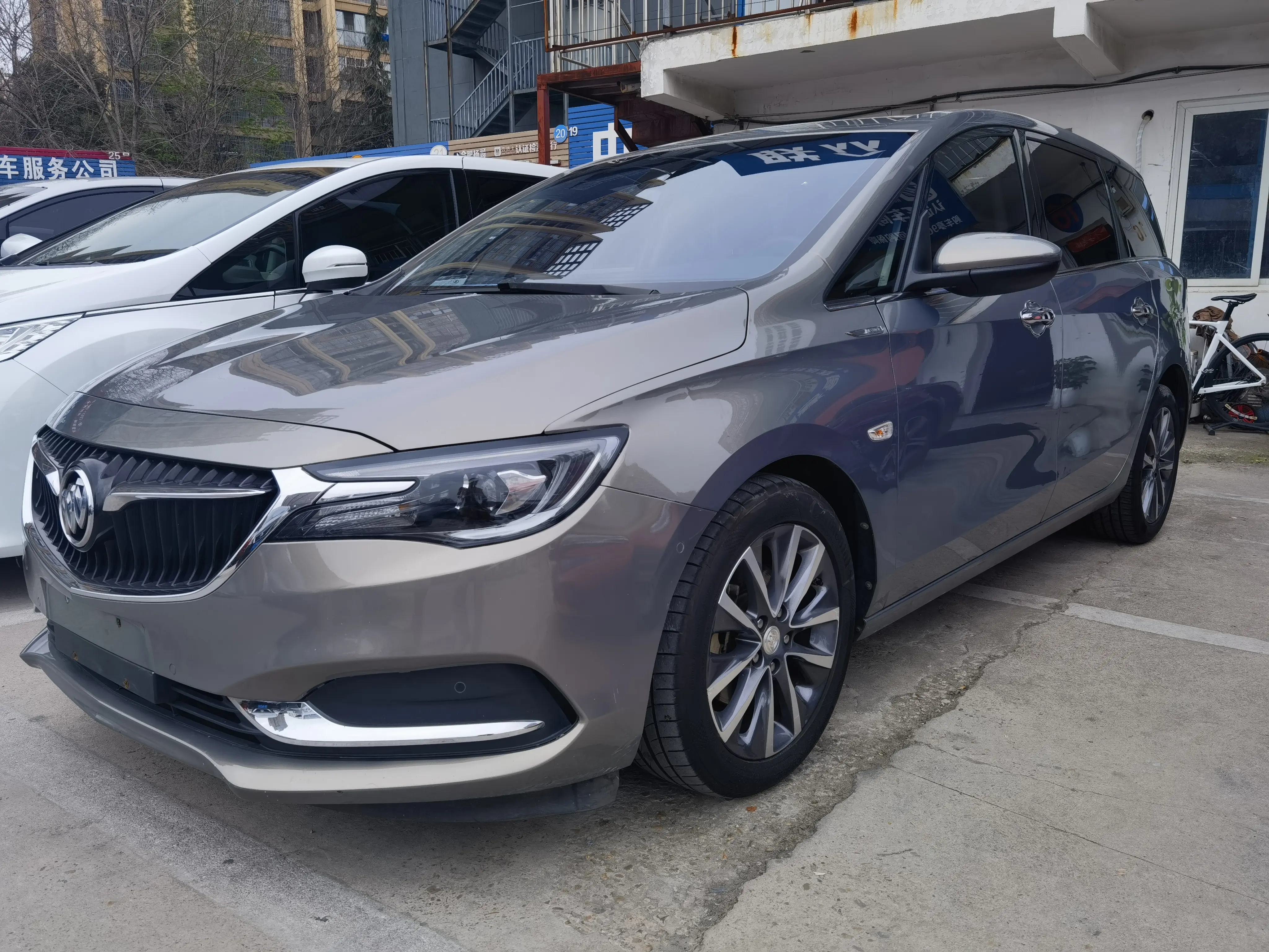 Buick GL6