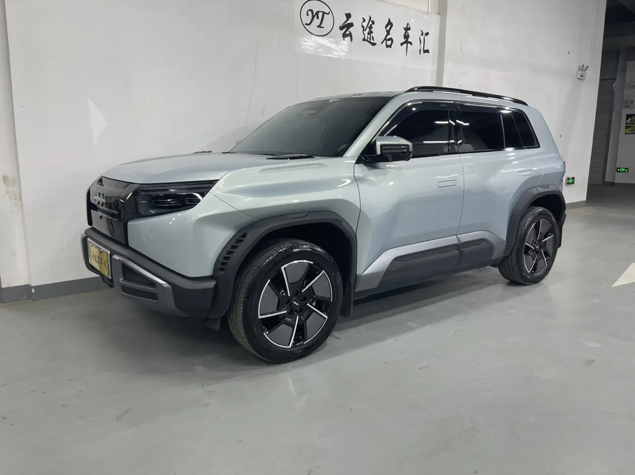 BYD Leopard Titanium 3