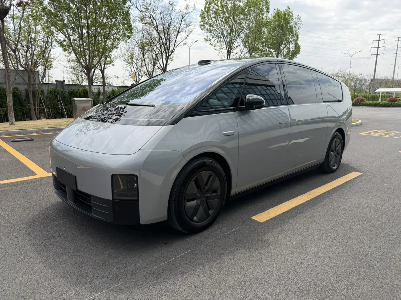 Lixiang MEGA