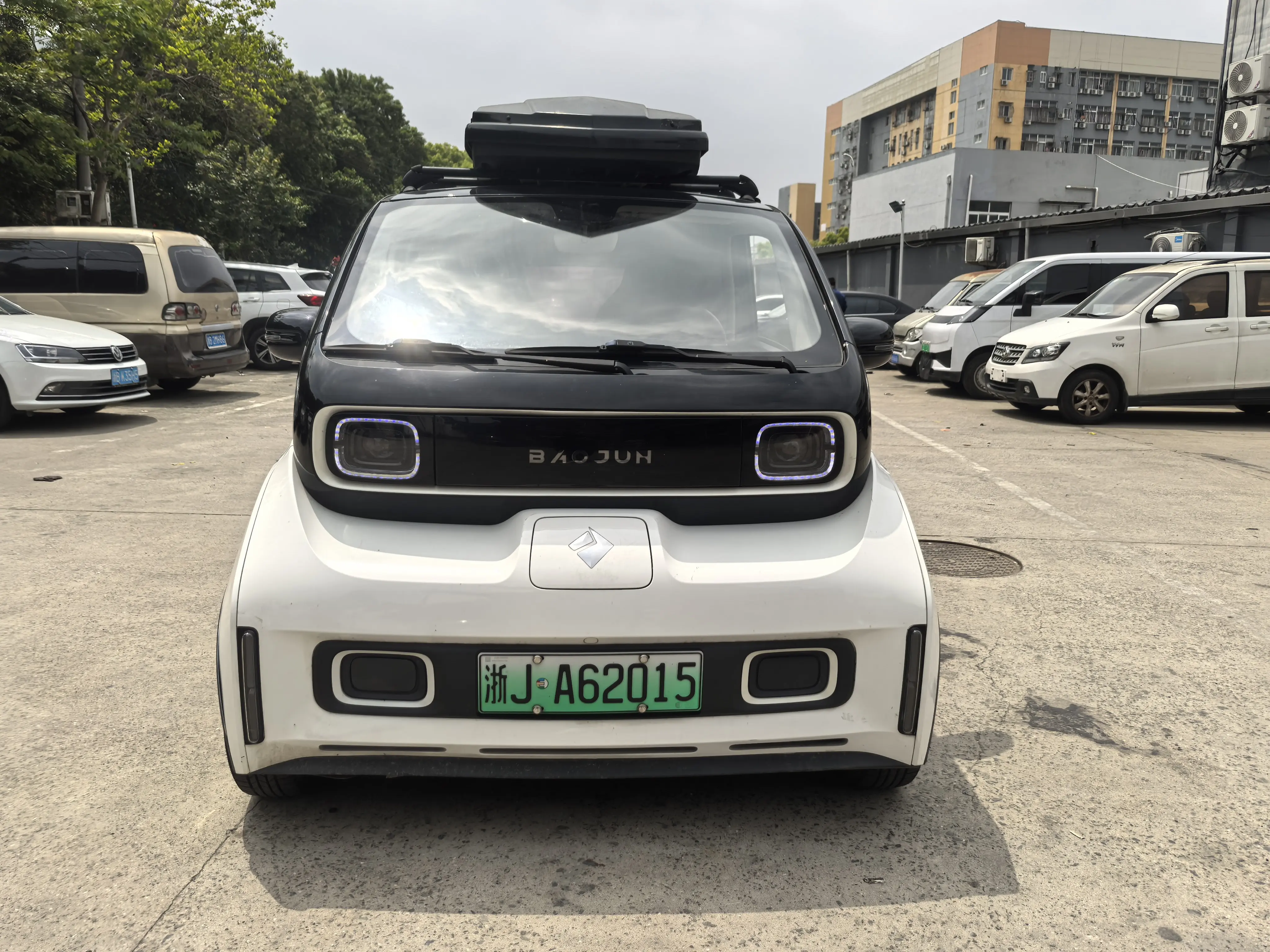 Baojun E300