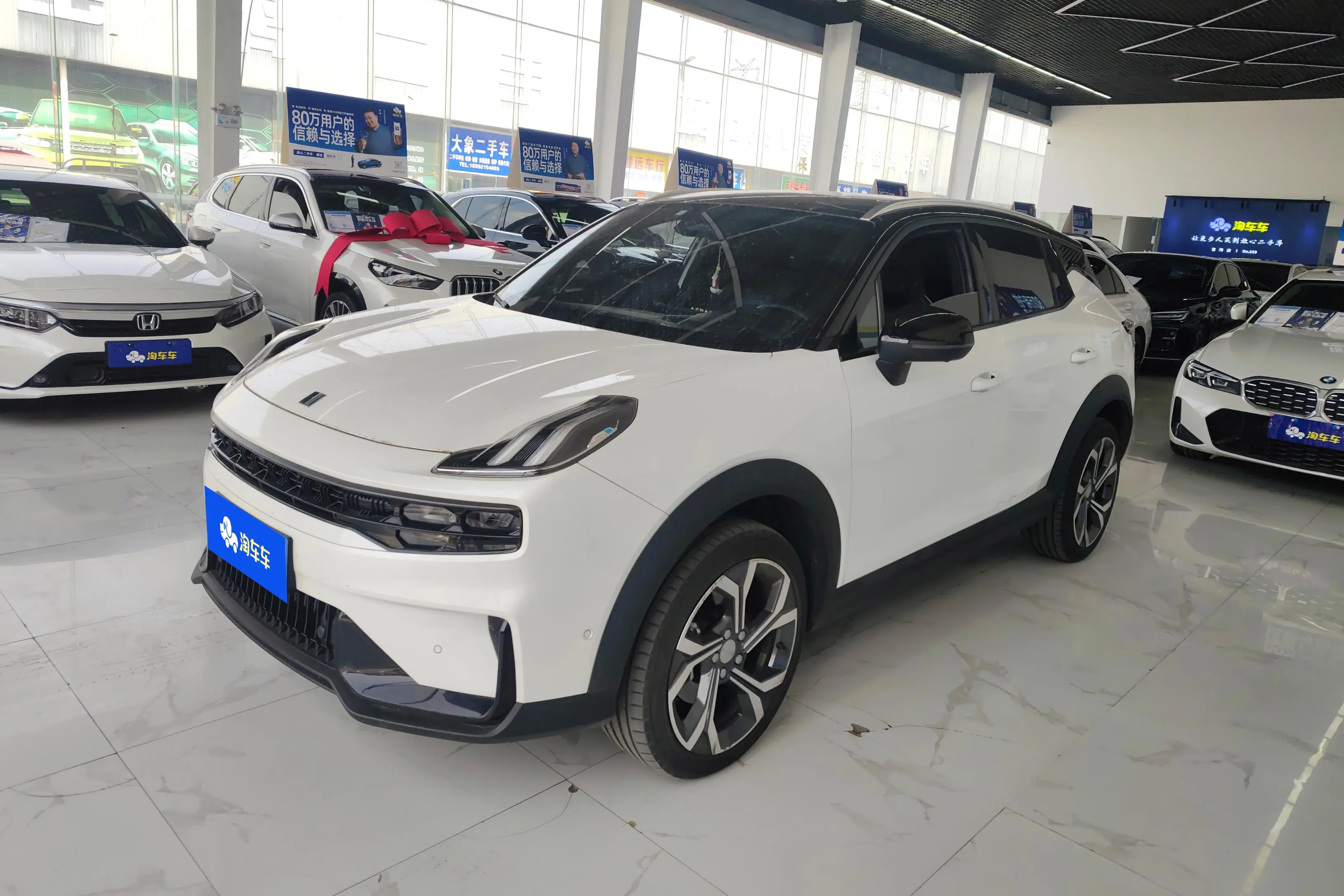 Lynk & Co 06