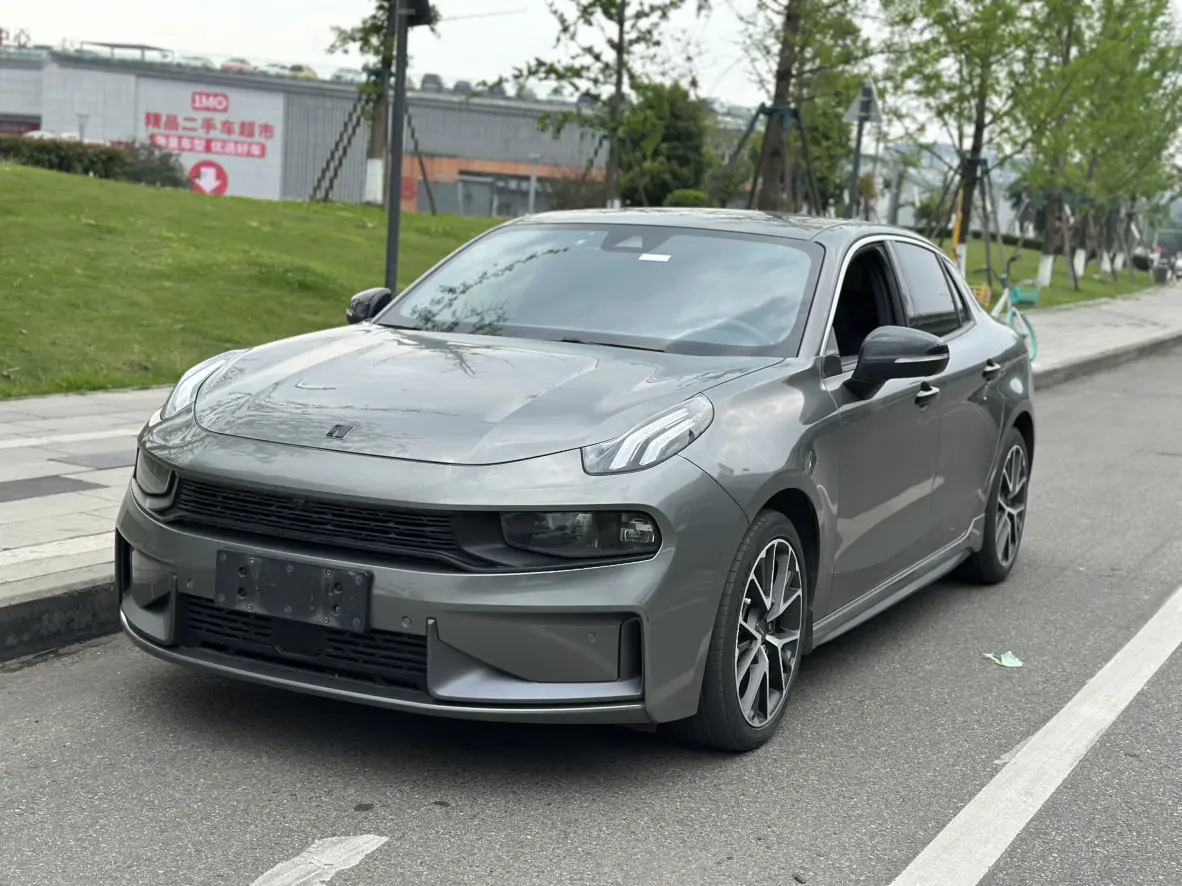 Lynk & Co 03