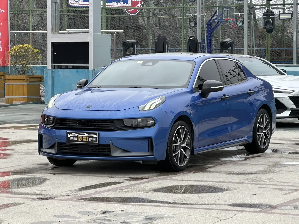 Lynk & Co 03