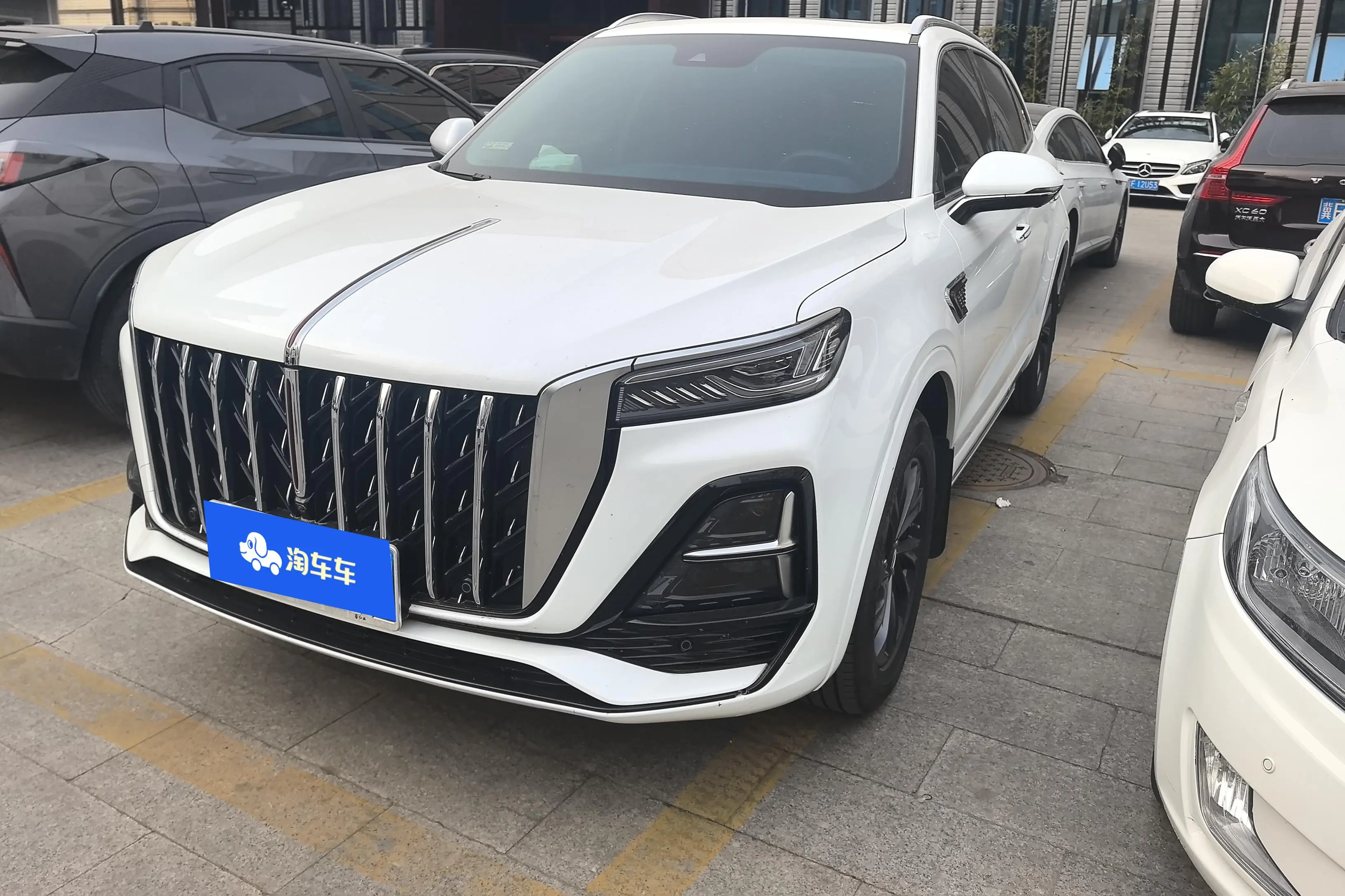 Hongqi HS5