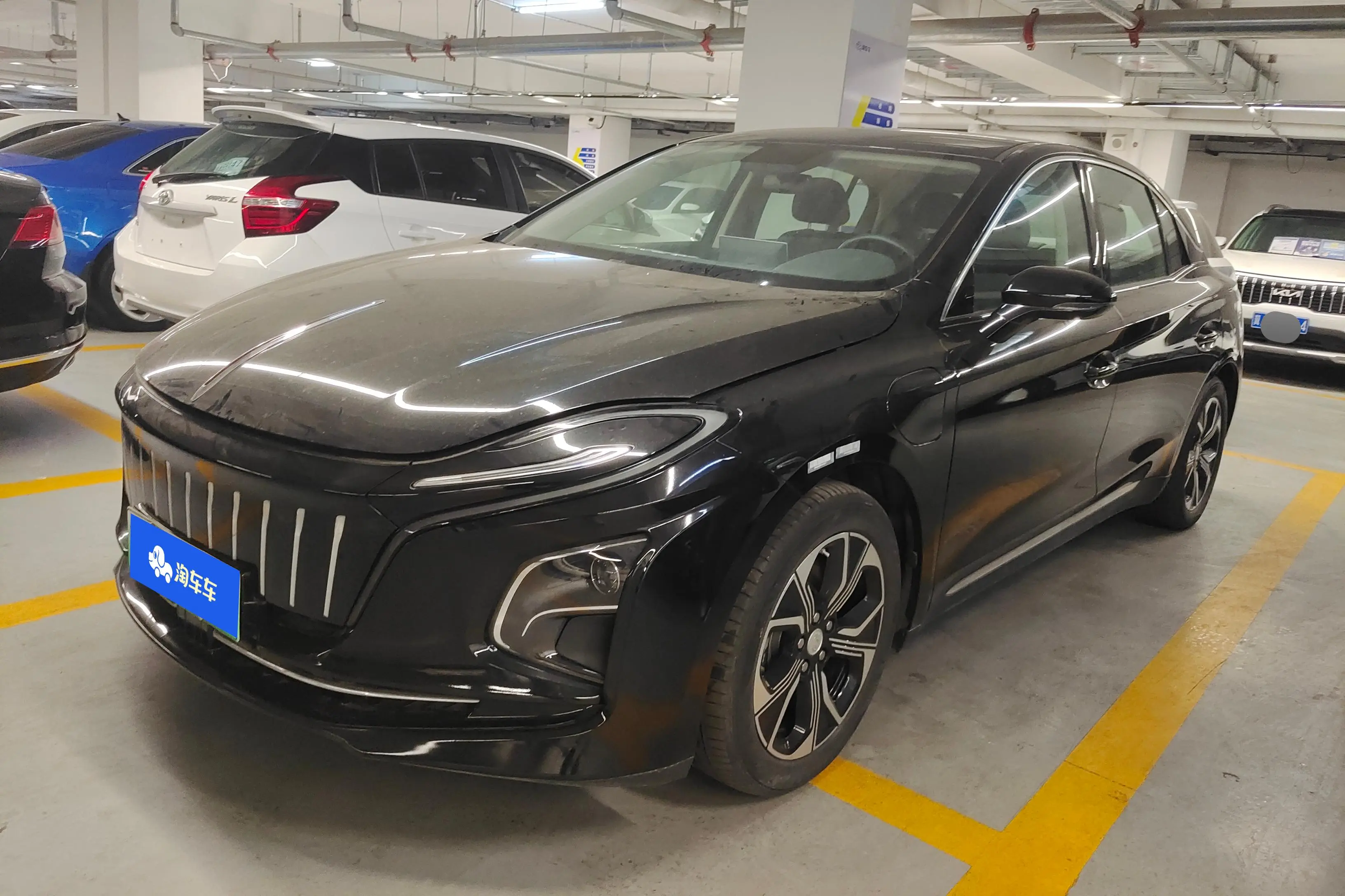 Hongqi E-QM5