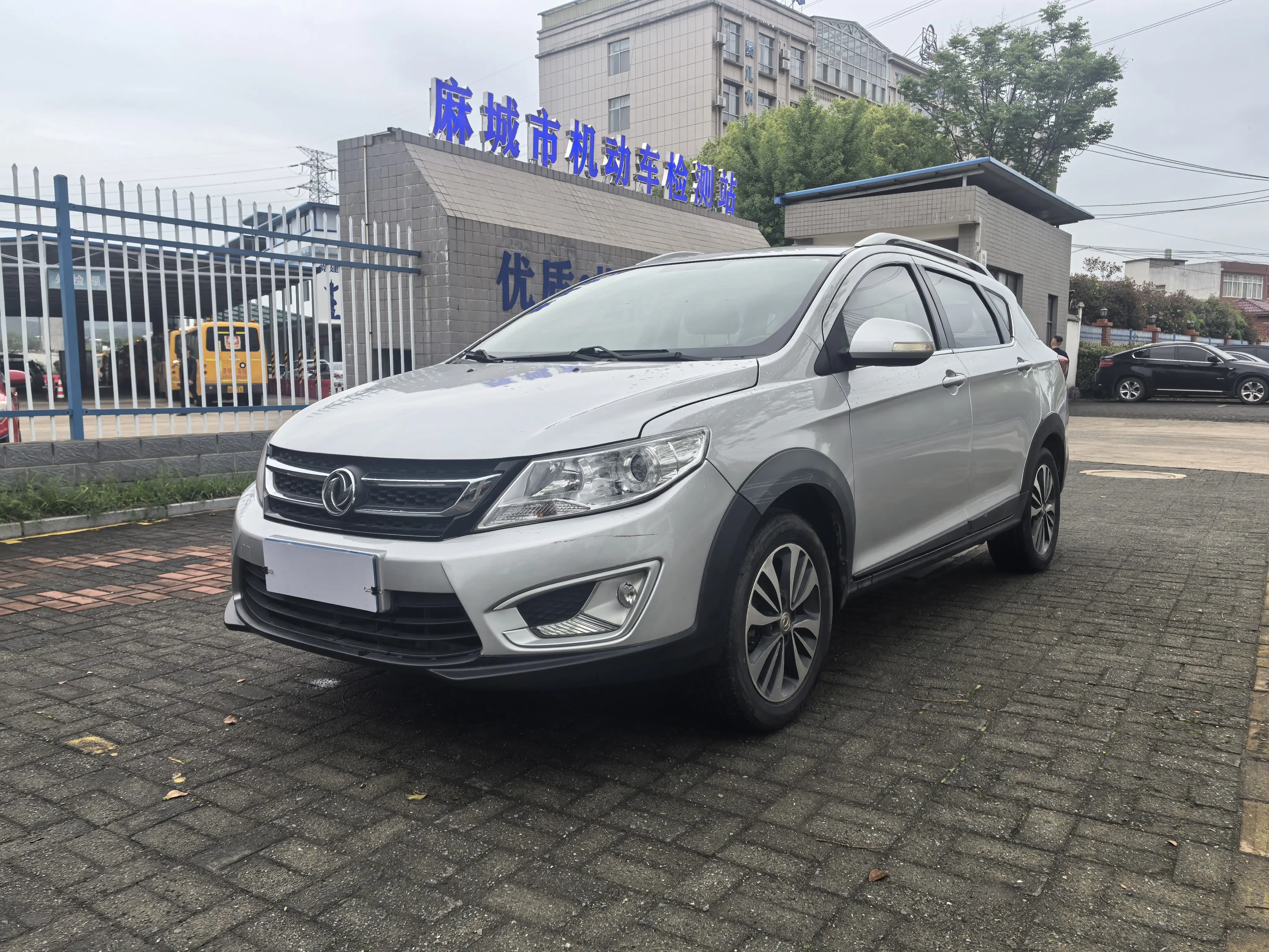 Dongfeng Fengshen AX3