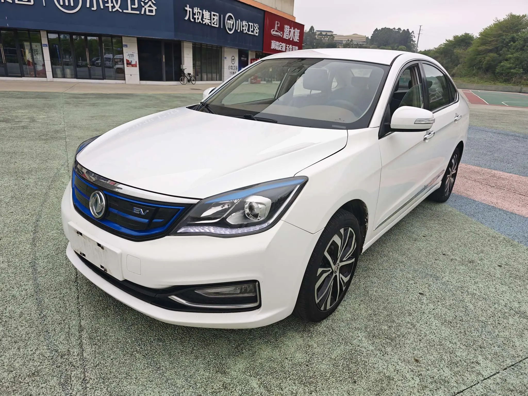 Dongfeng Fengshen E70