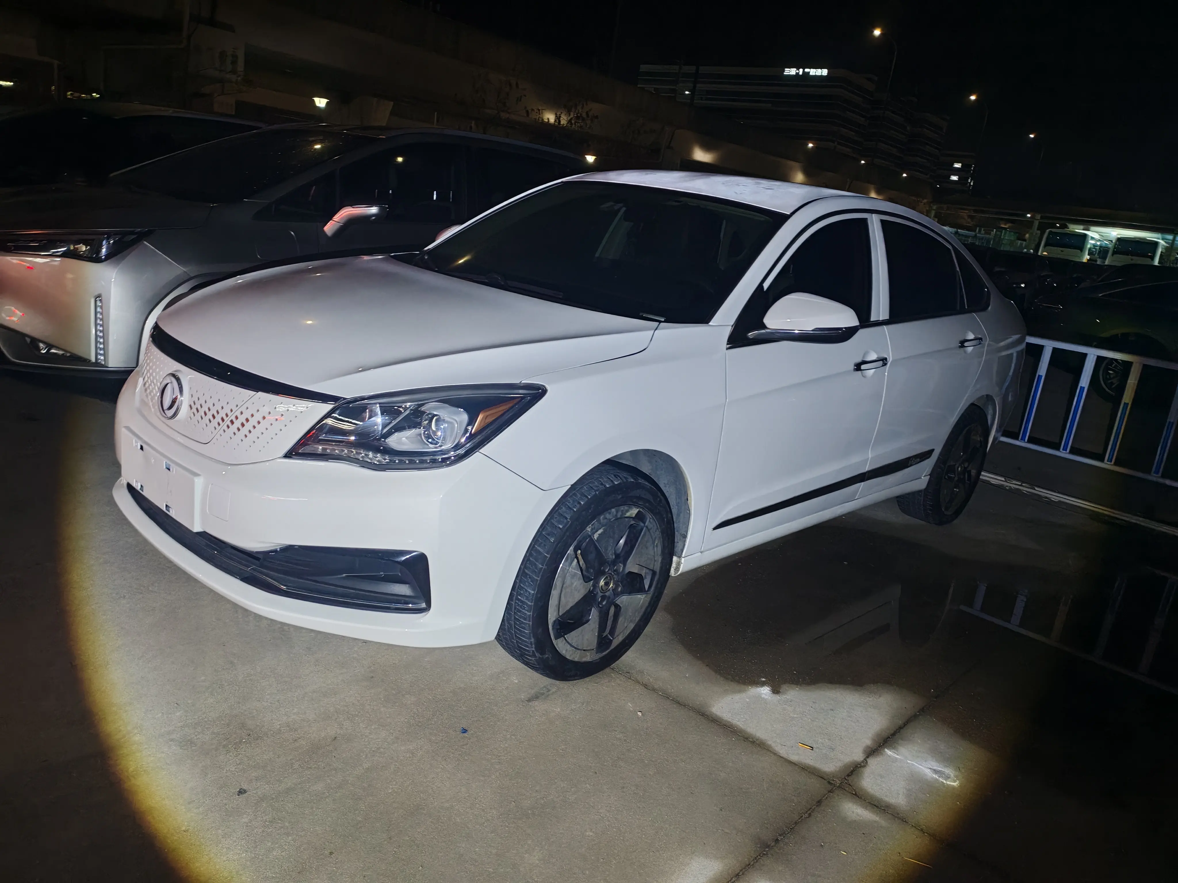 Dongfeng Fengshen E70