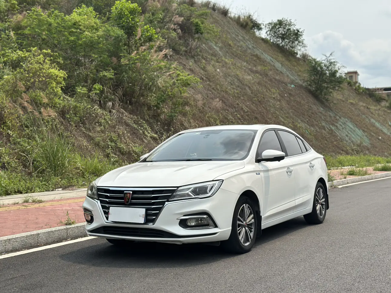 Roewe i5