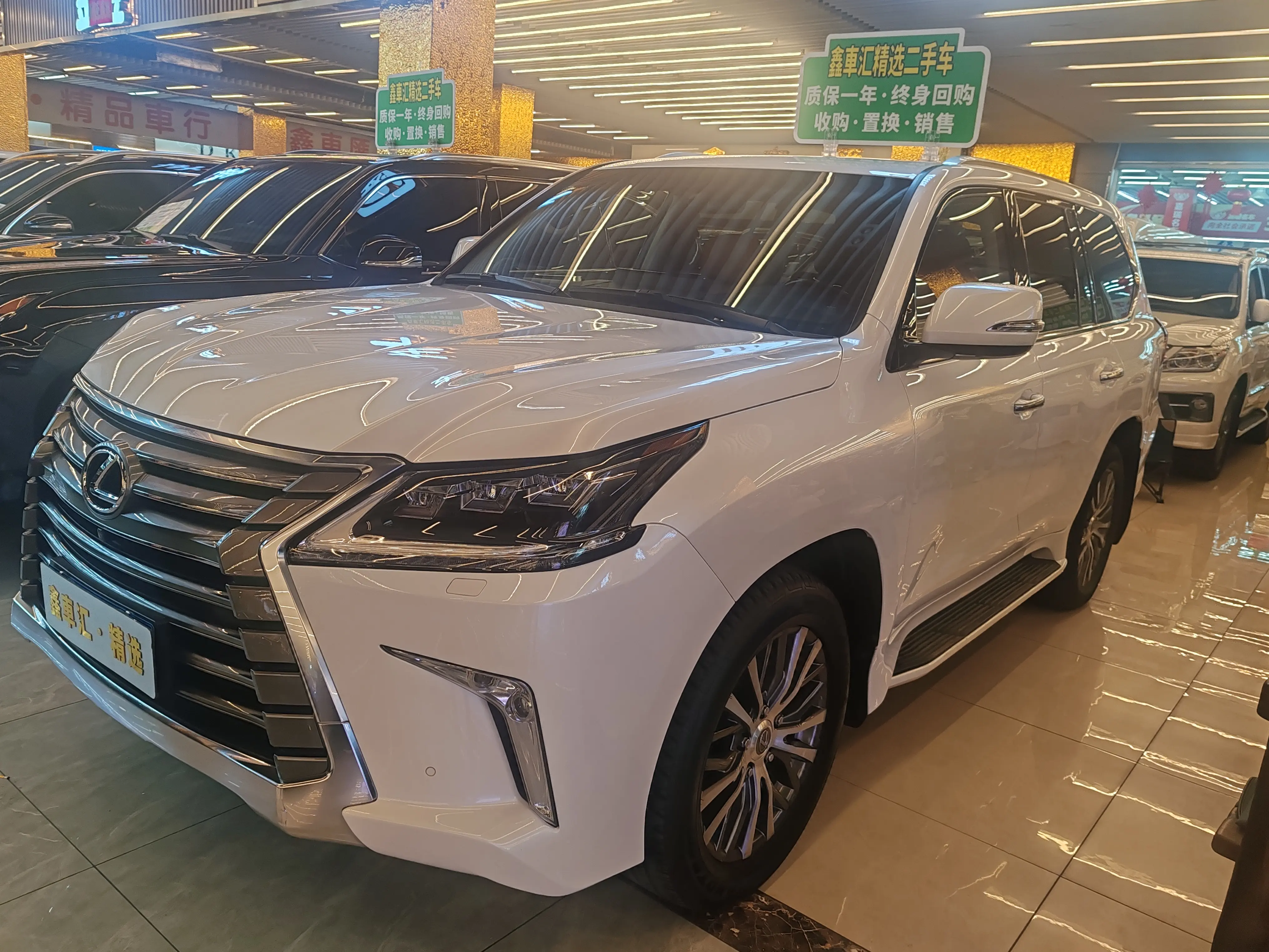 Lexus LX