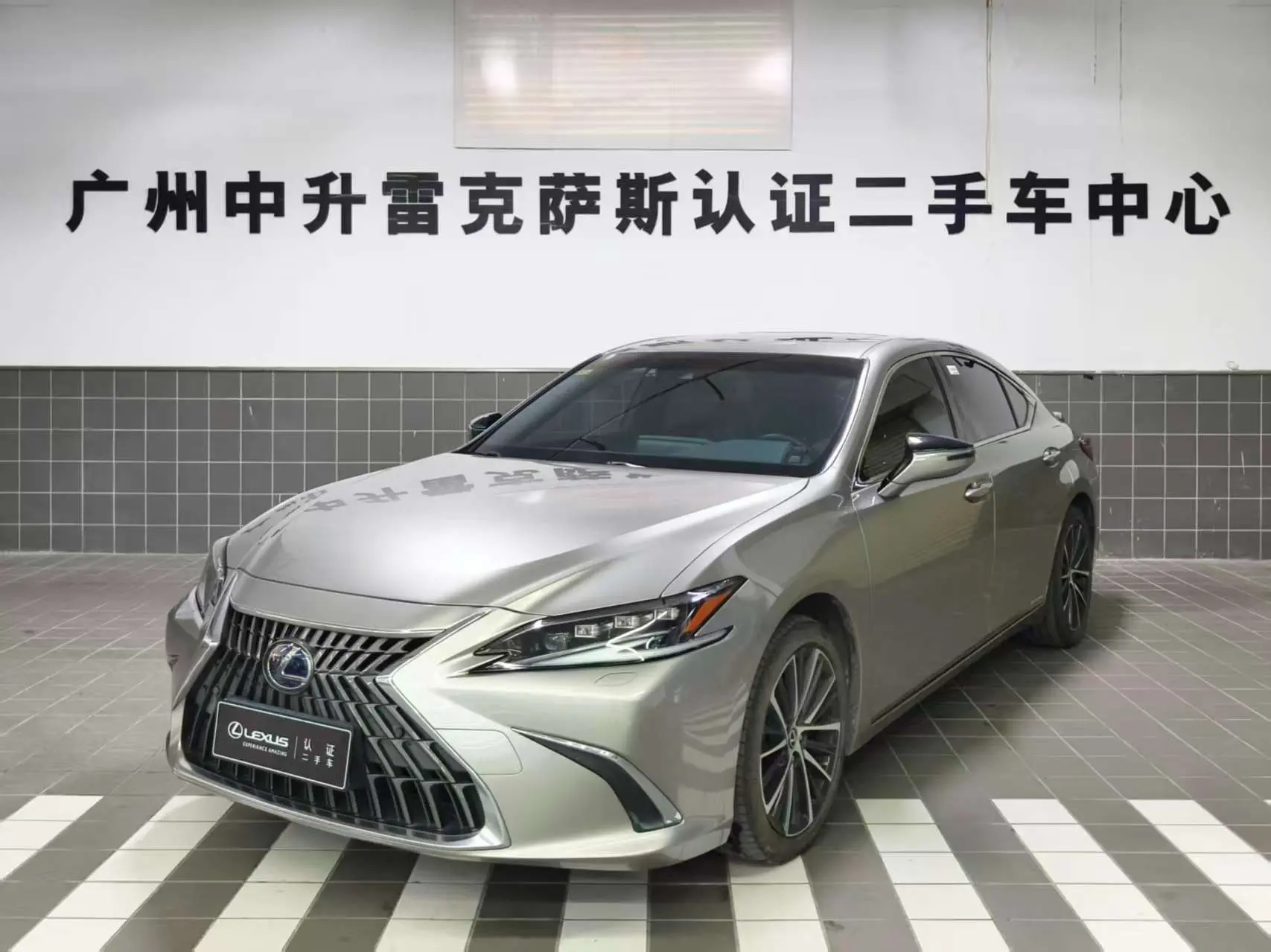 Lexus ES
