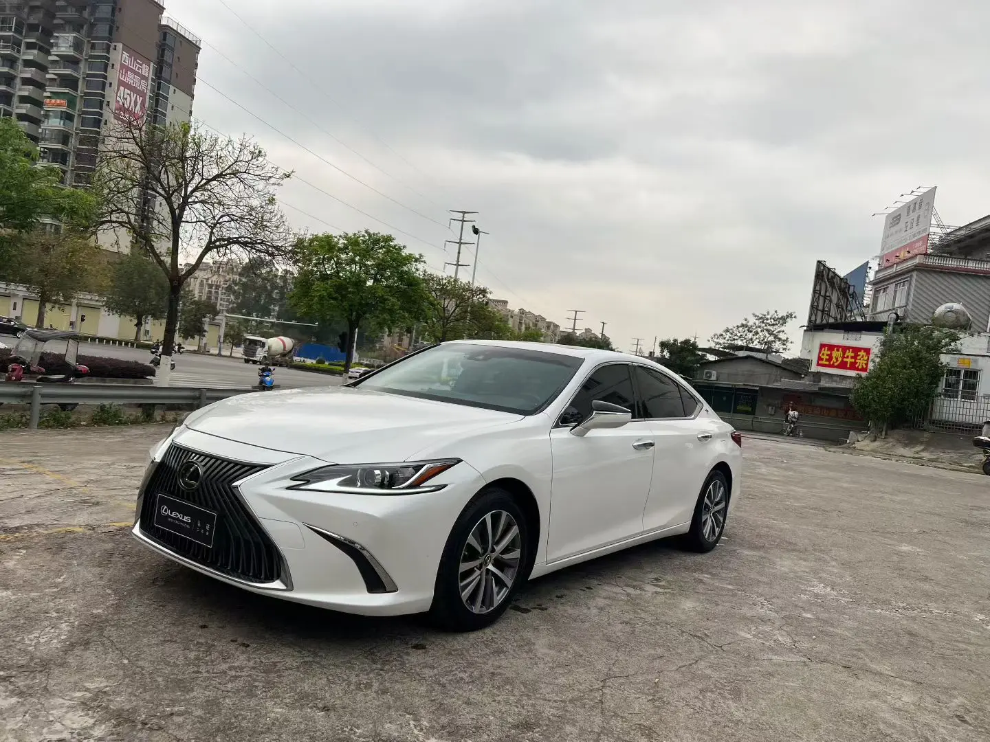 Lexus ES