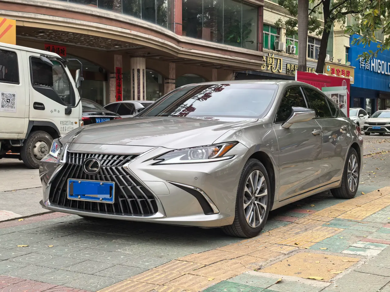 Lexus ES