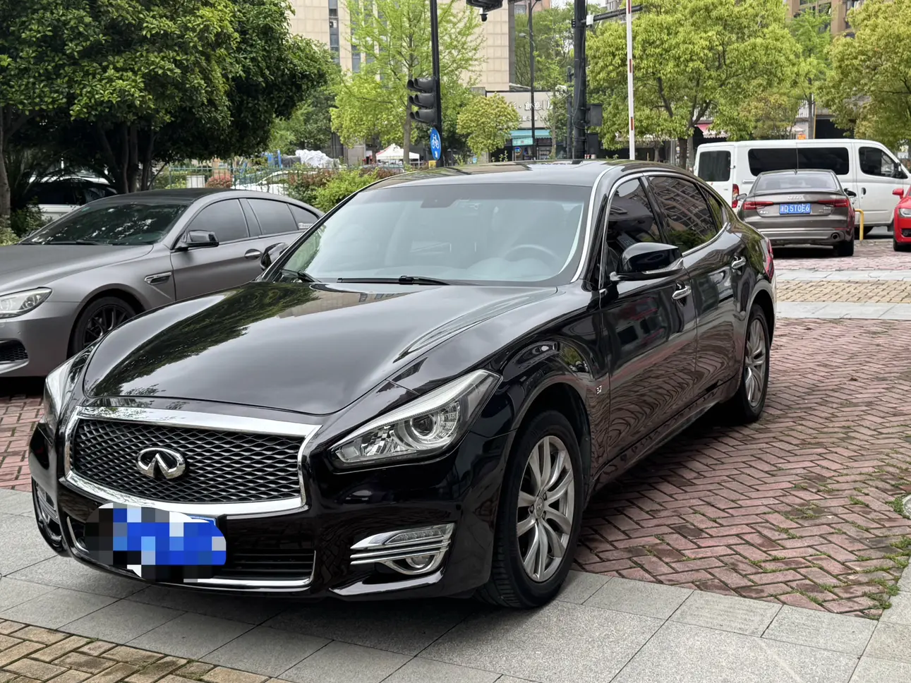 Infiniti Q70