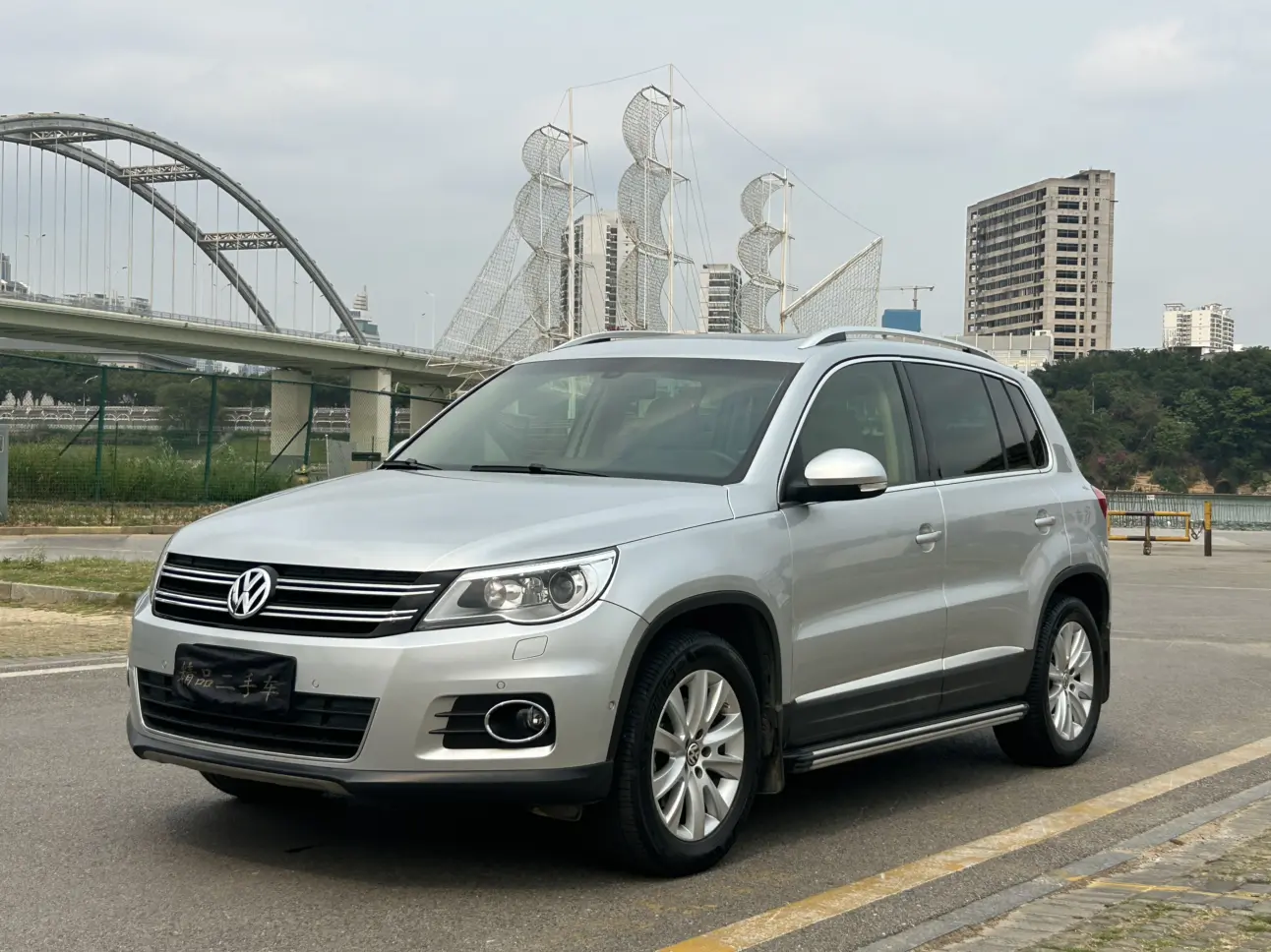 Volkswagen Tiguan (Tharu)