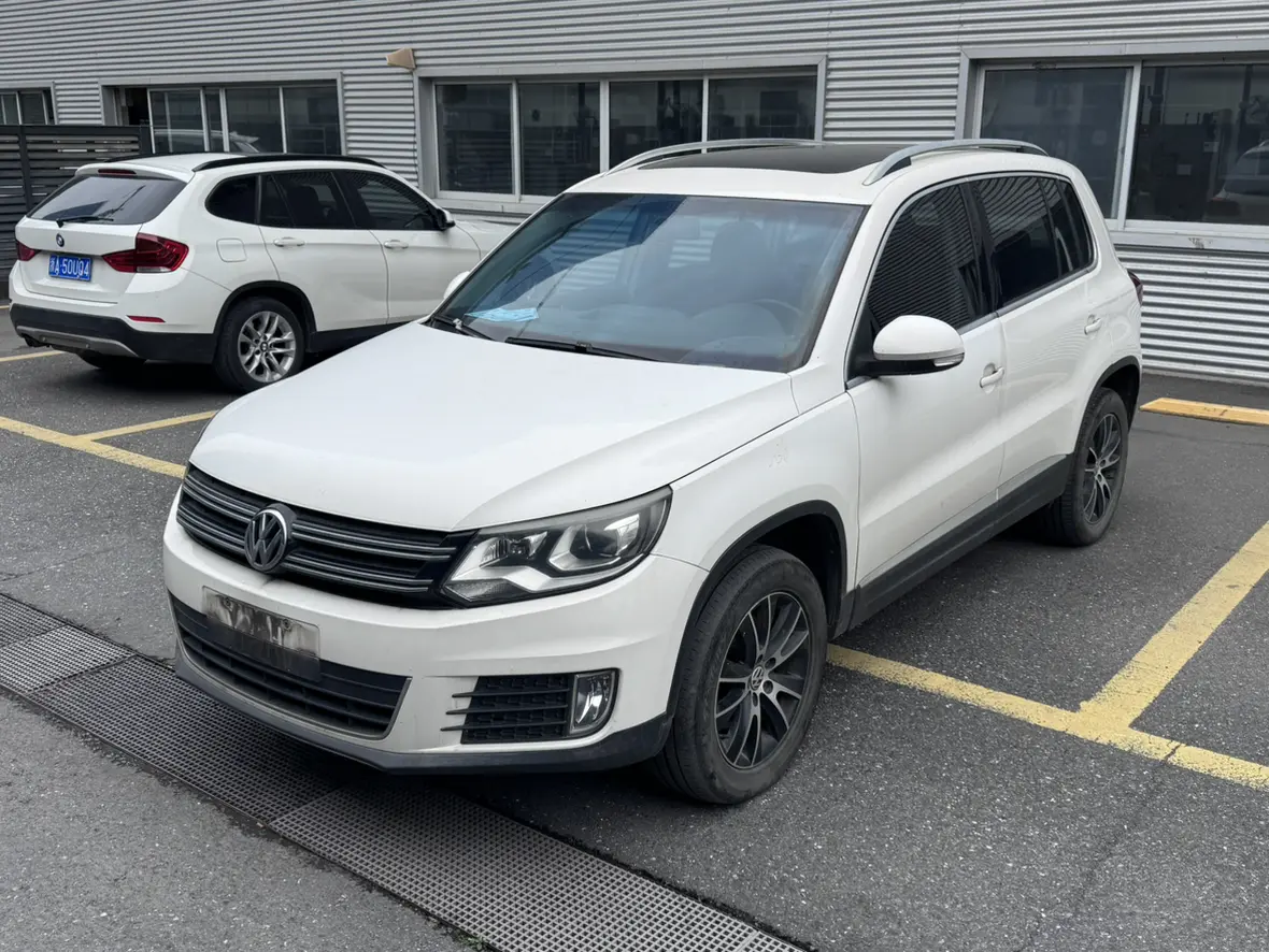 Volkswagen Tiguan (Tharu)