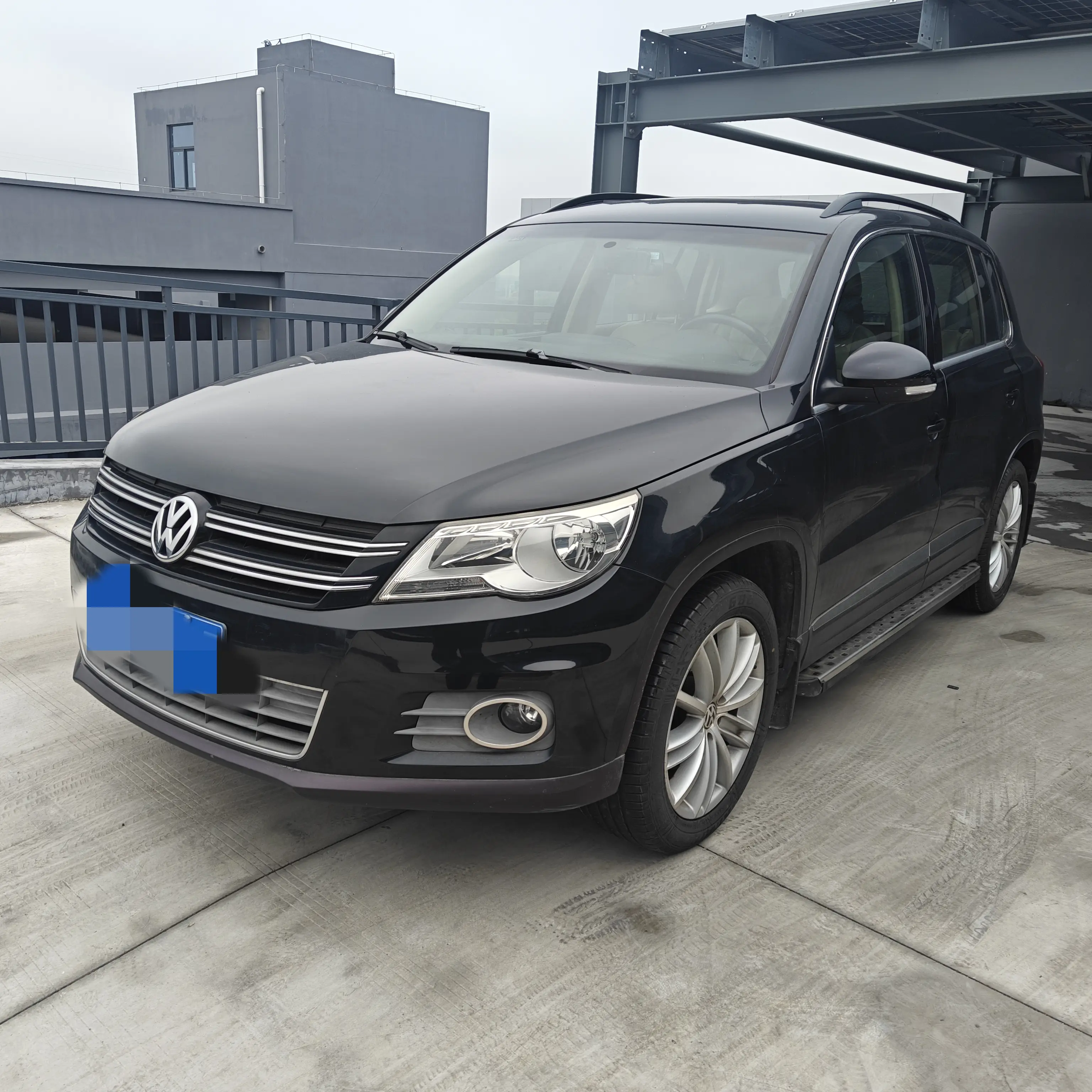 Volkswagen Tiguan (Tharu)