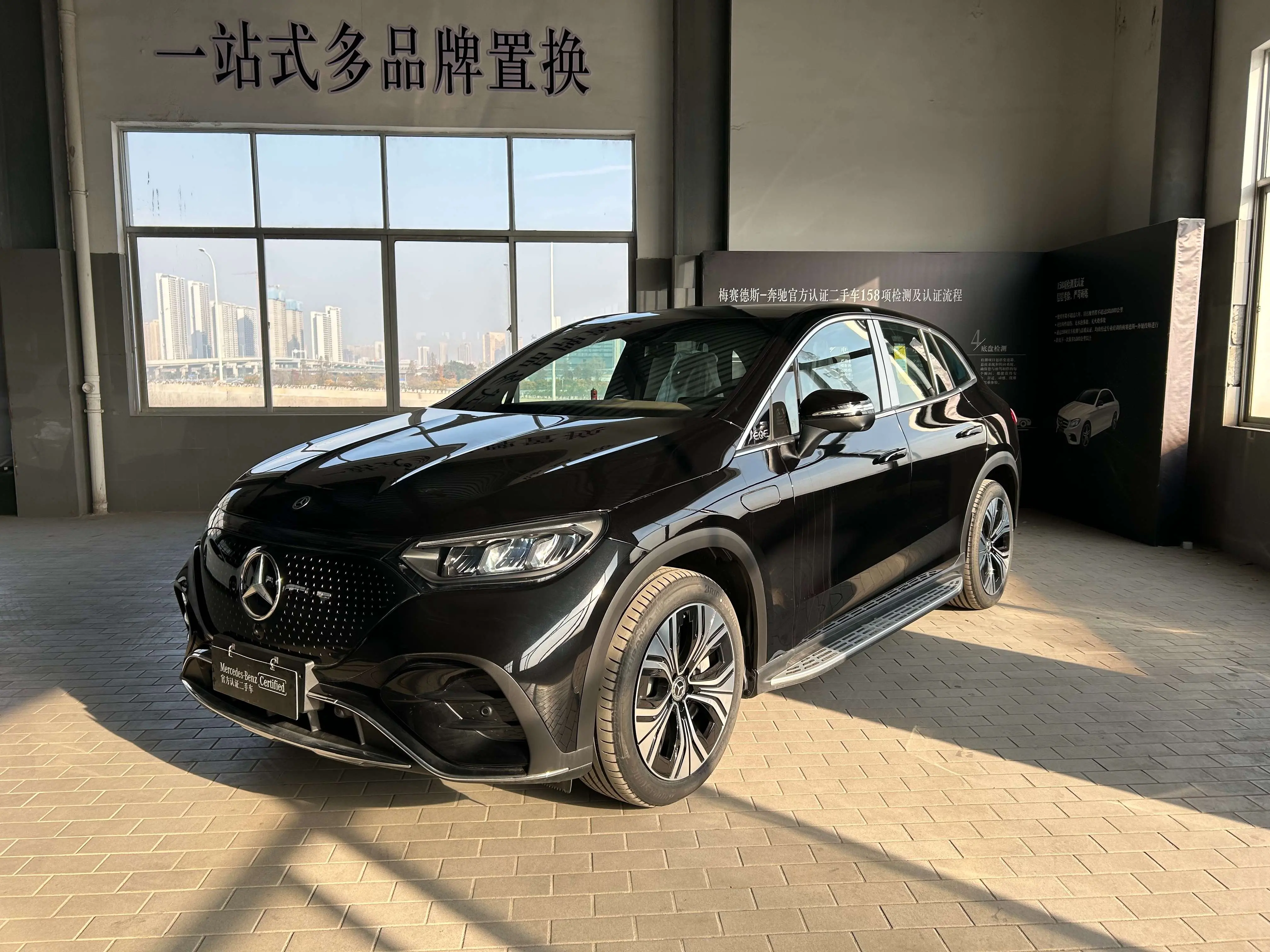 Mercedes-Benz EQE SUV