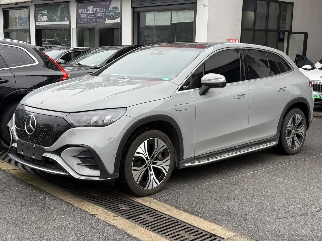 Mercedes-Benz EQE SUV