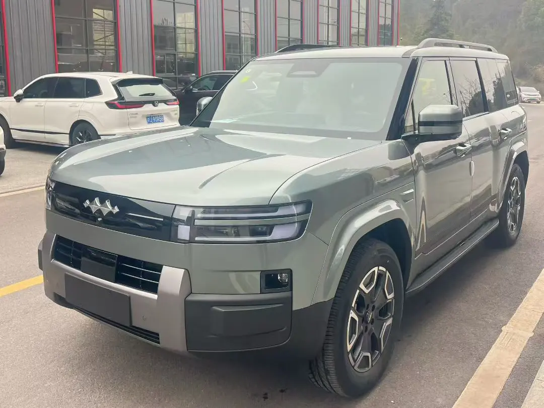 BYD Leopard Titanium 7 PHEV