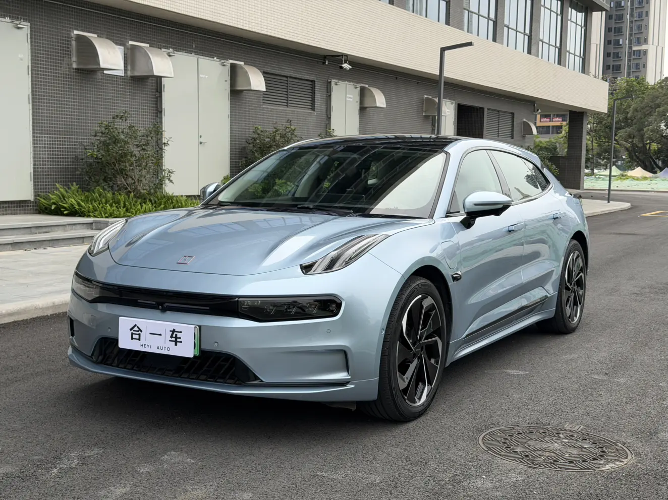 ZEEKR 001