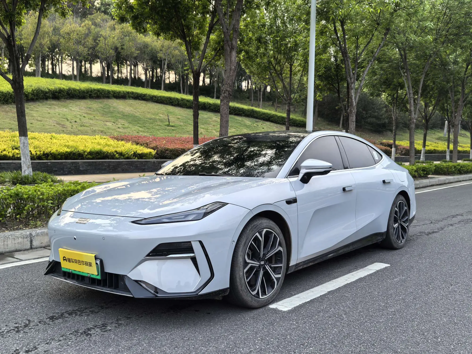 Geely Galaxy E8