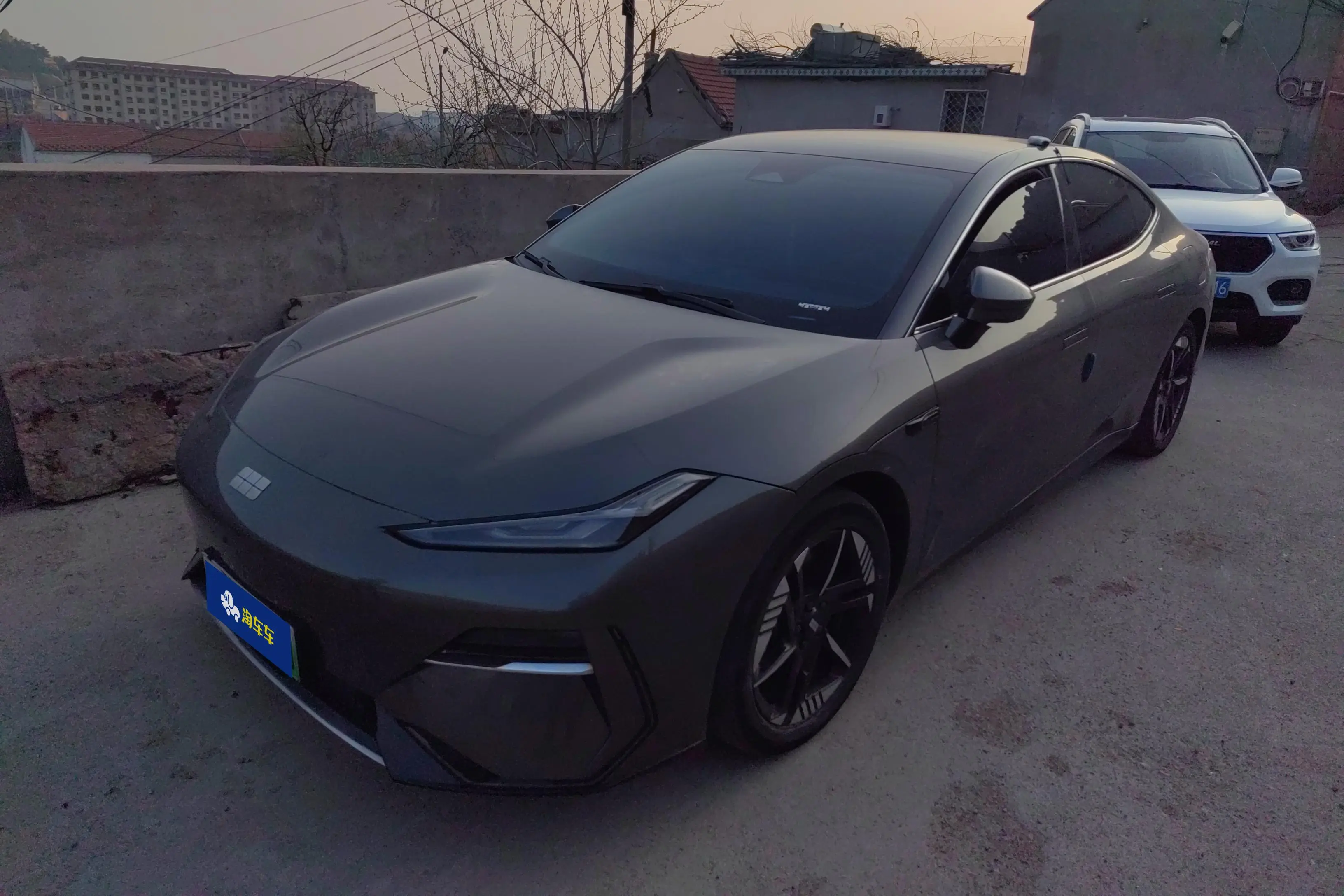 Geely Galaxy E8