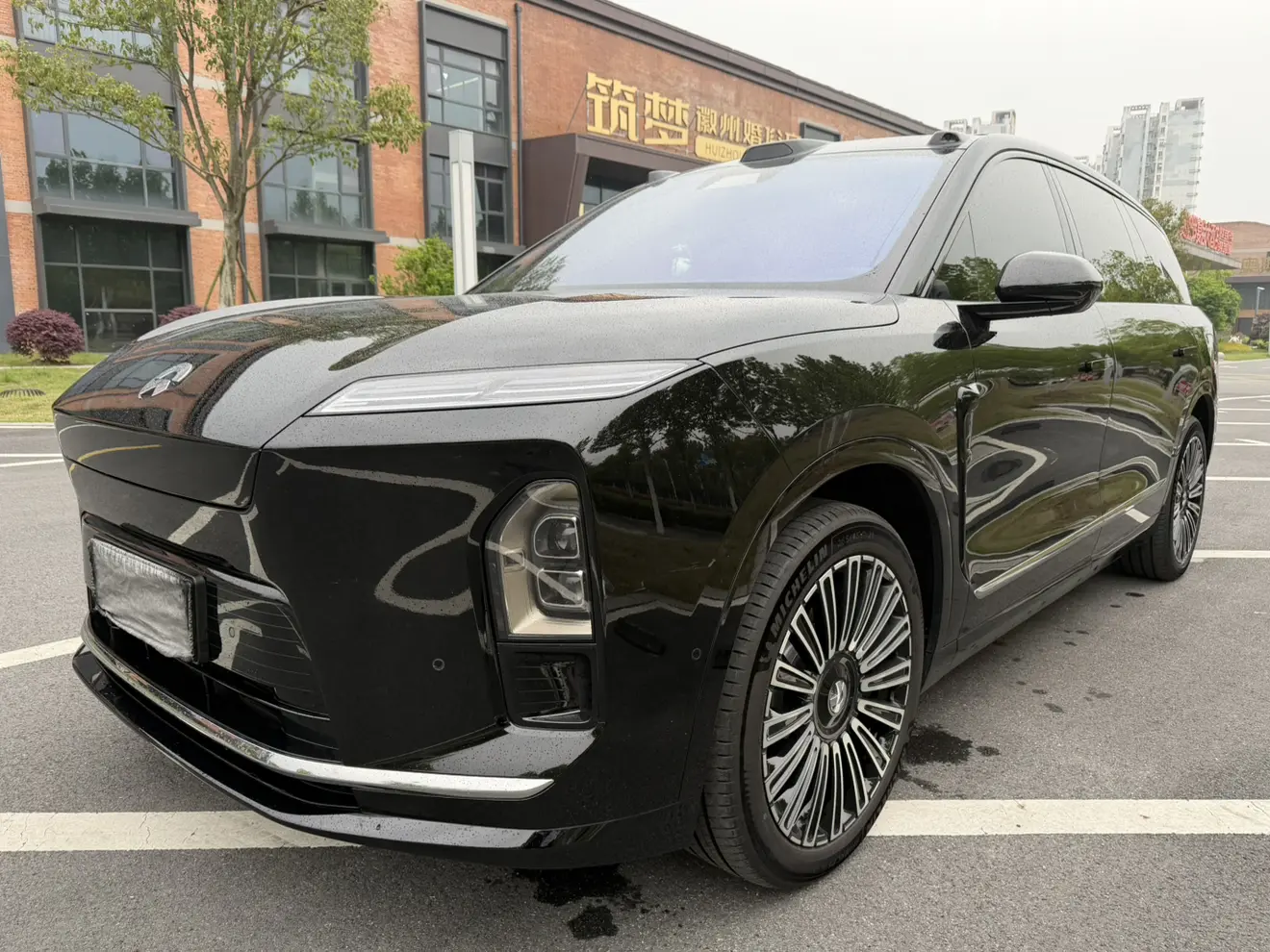 NIO ES8