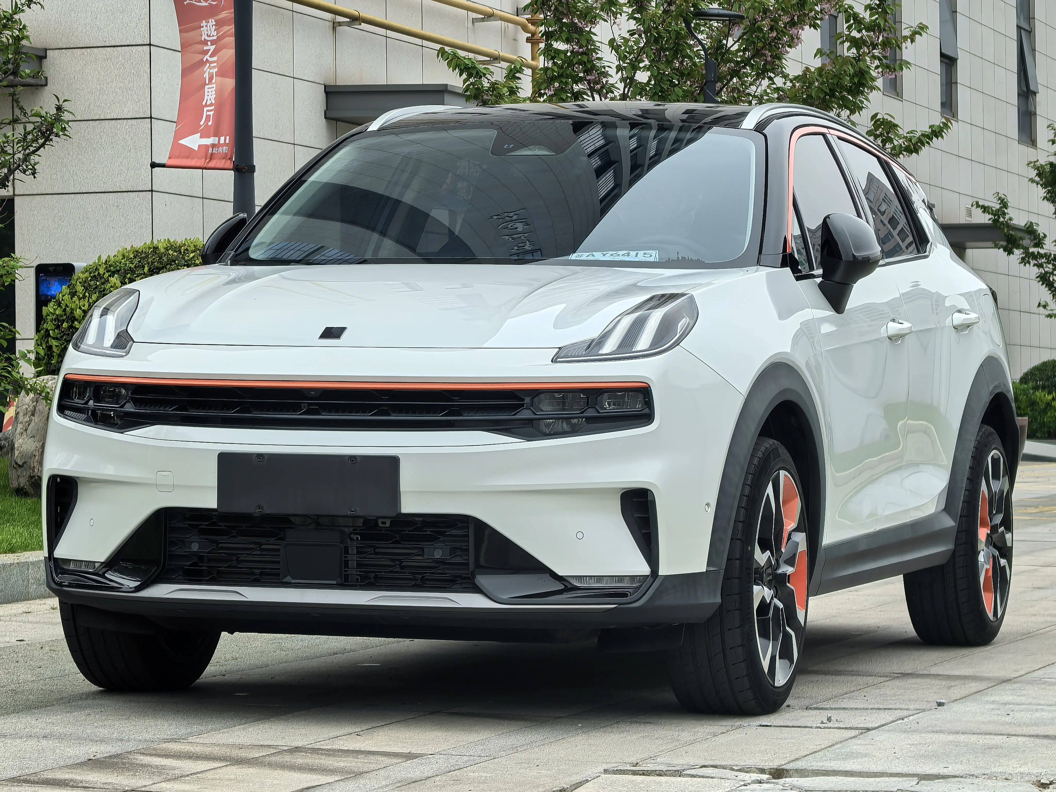 Lynk & Co 06