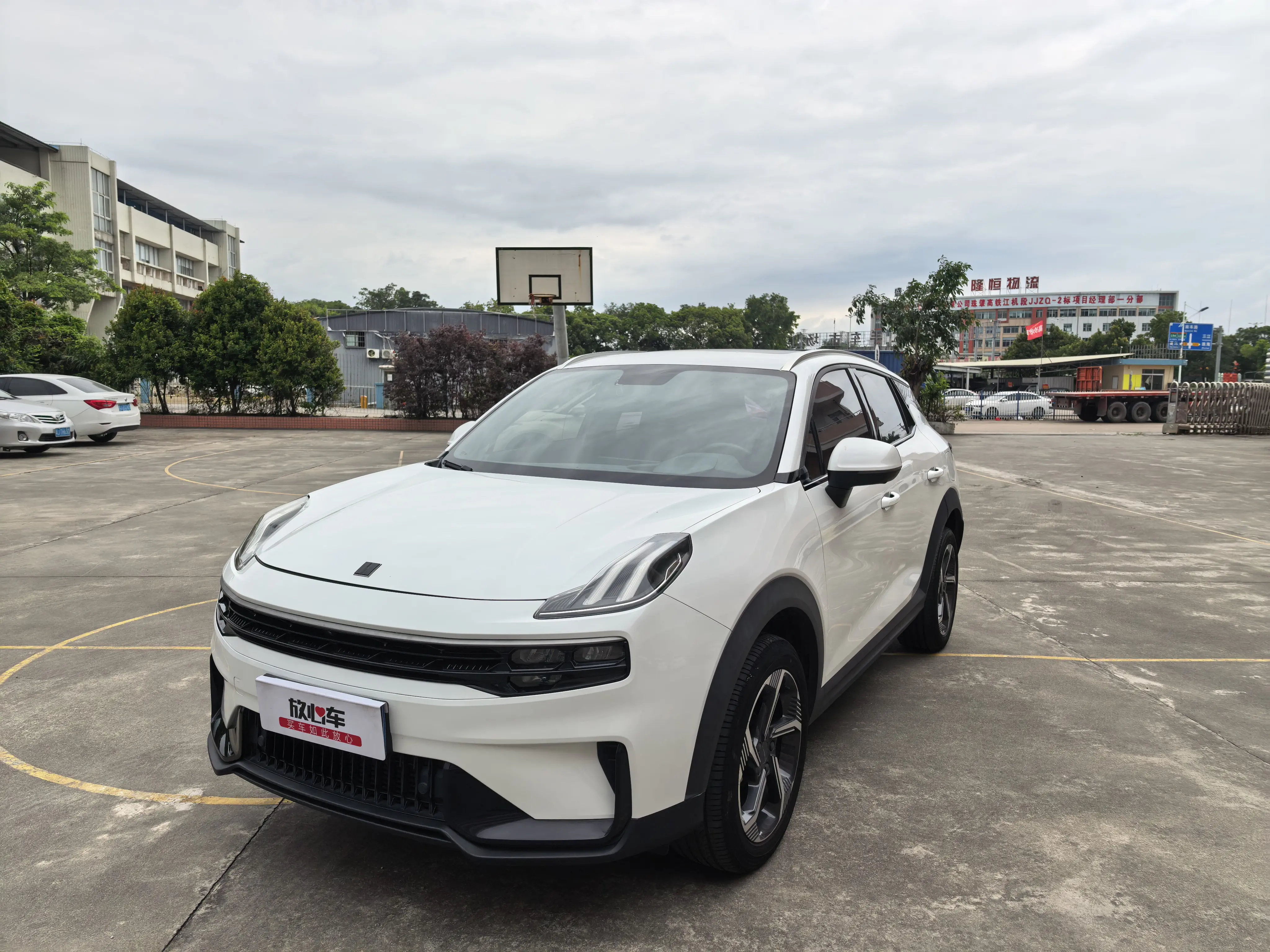 Lynk & Co 06