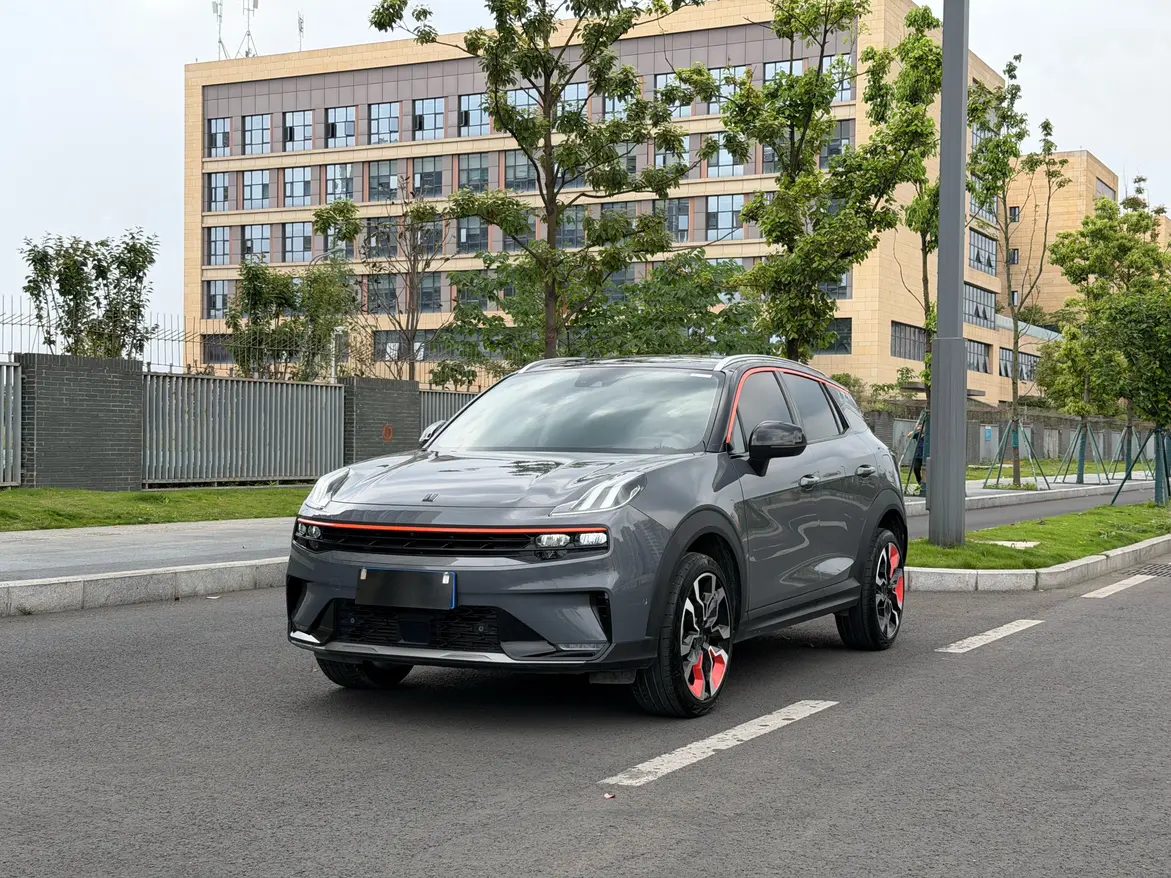 Lynk & Co 06