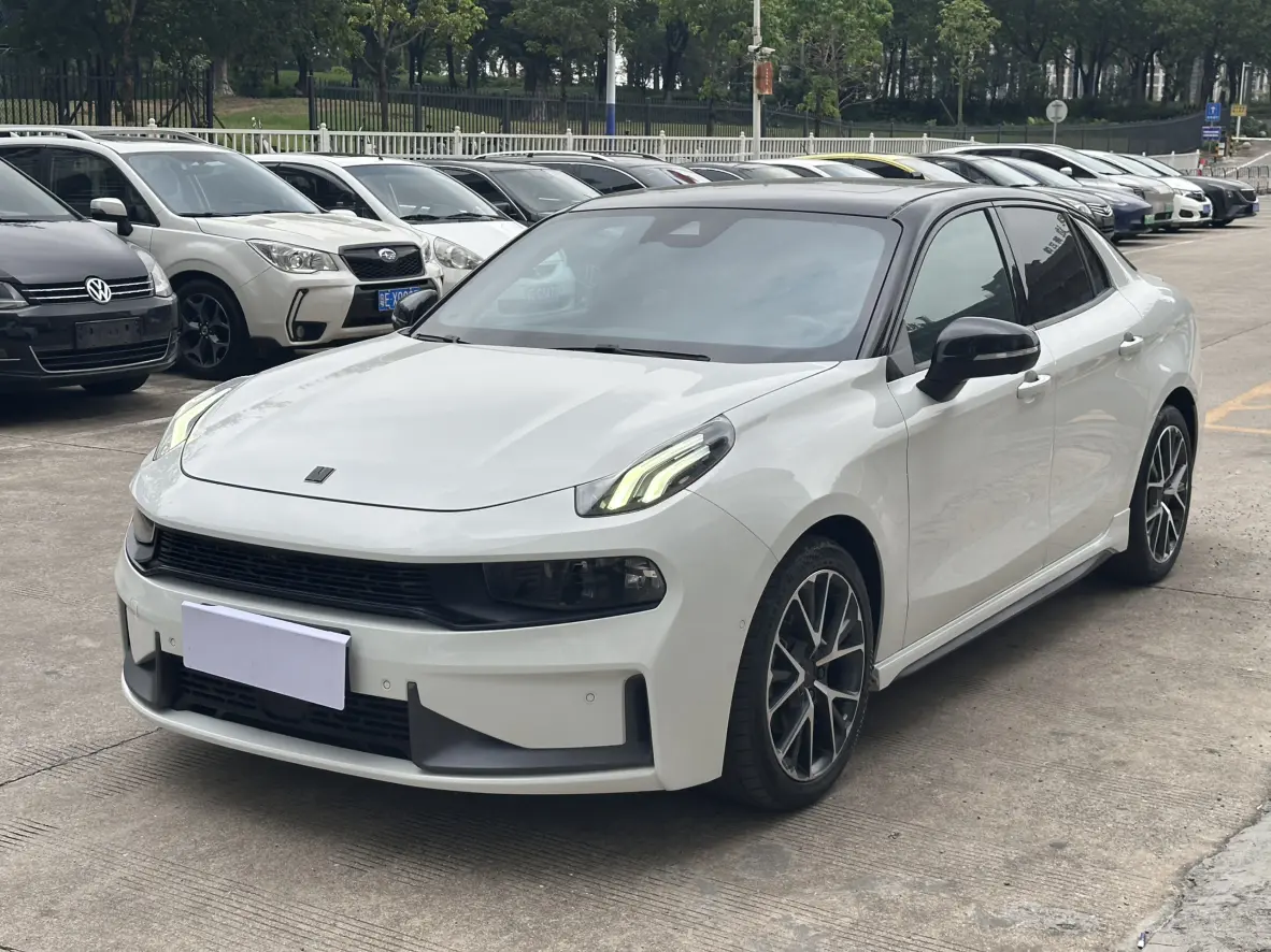 Lynk & Co 03