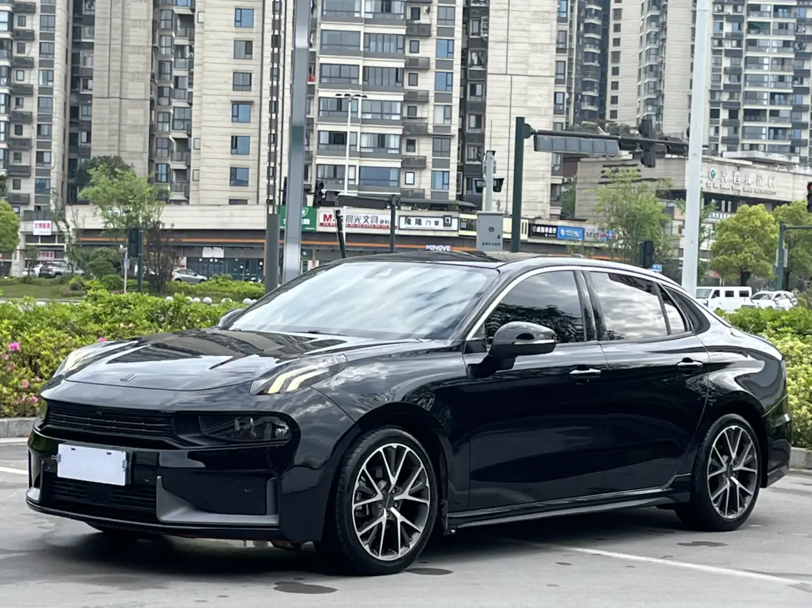 Lynk & Co 03