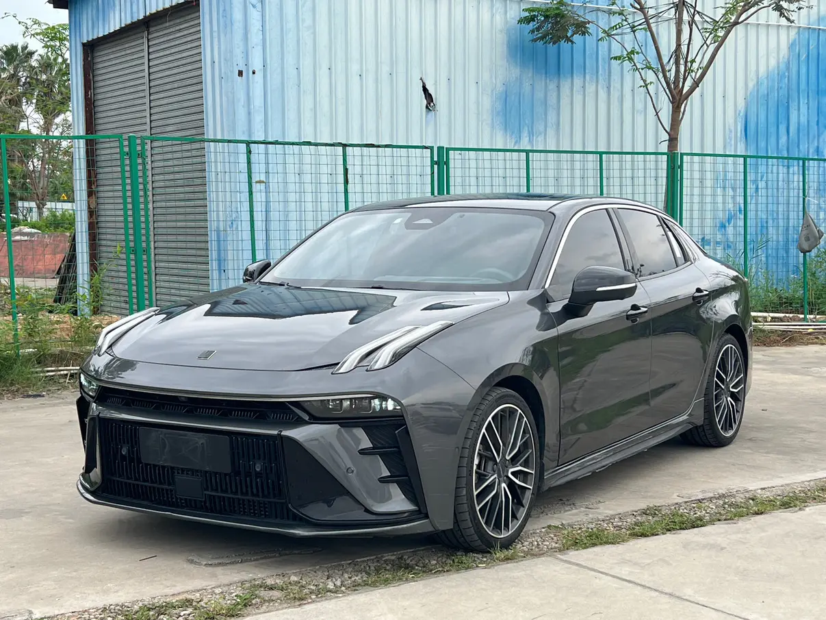 Lynk & Co 03