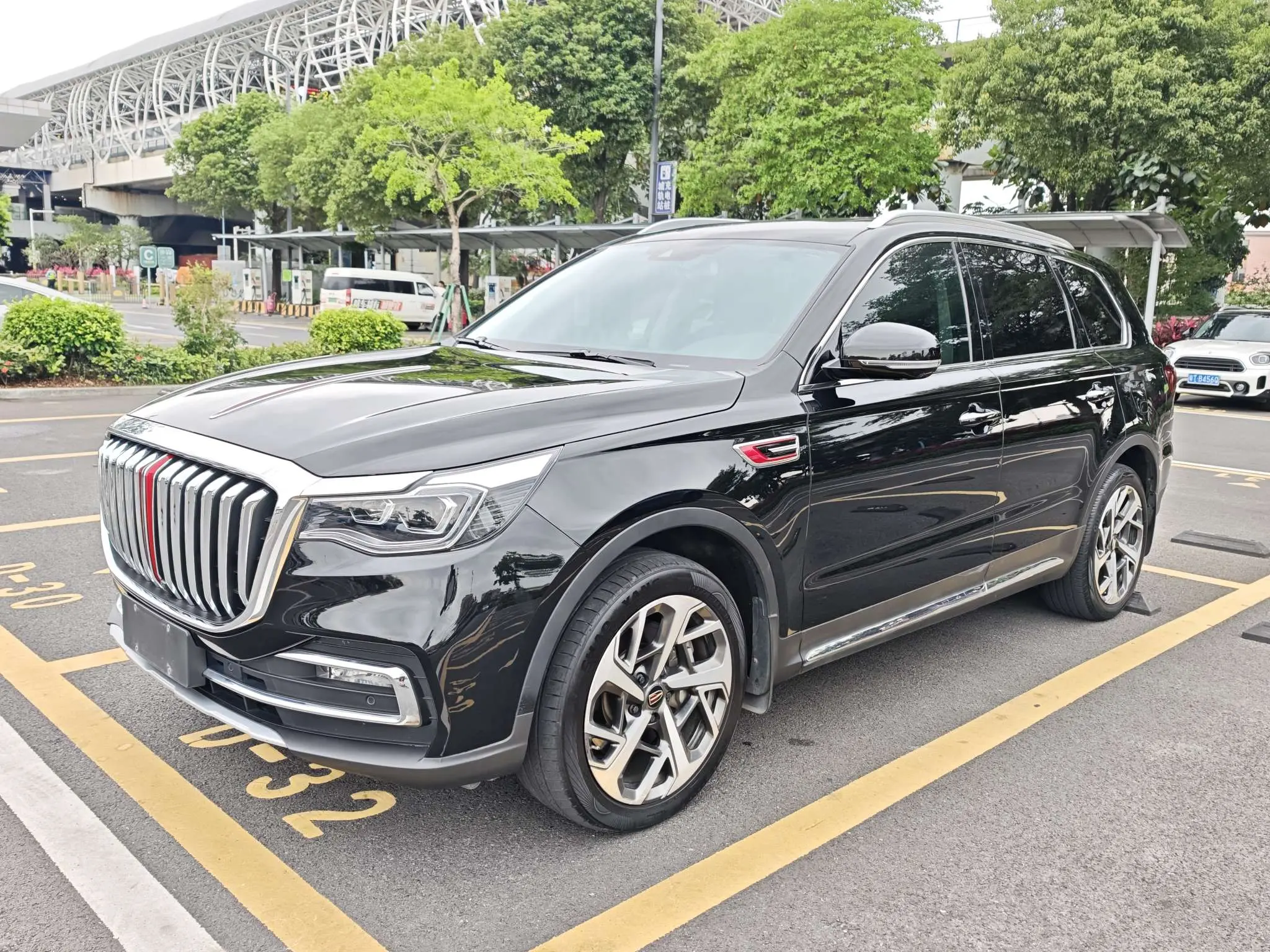 Hongqi HS7