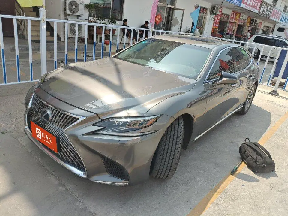 Lexus LS