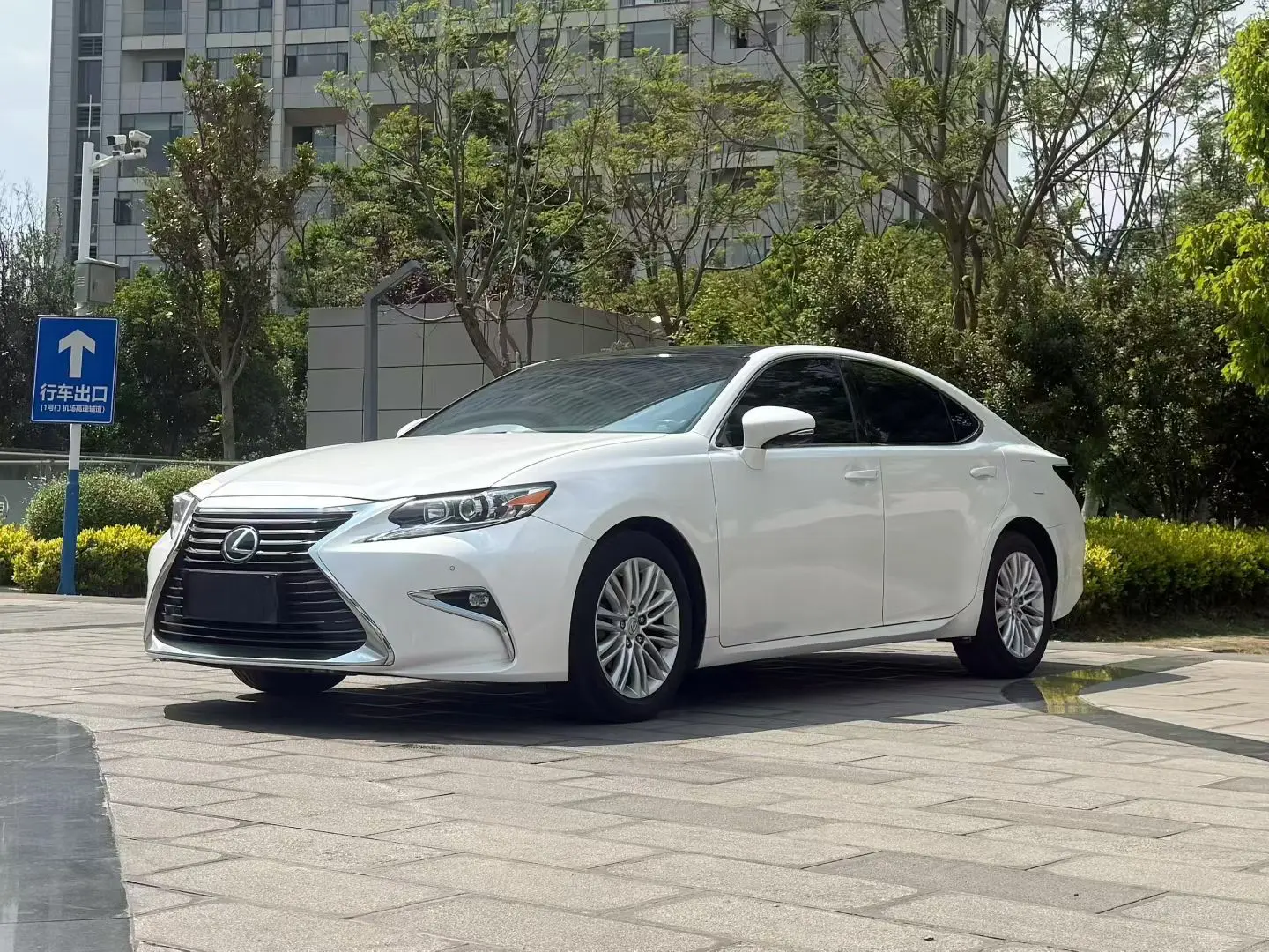 Lexus ES
